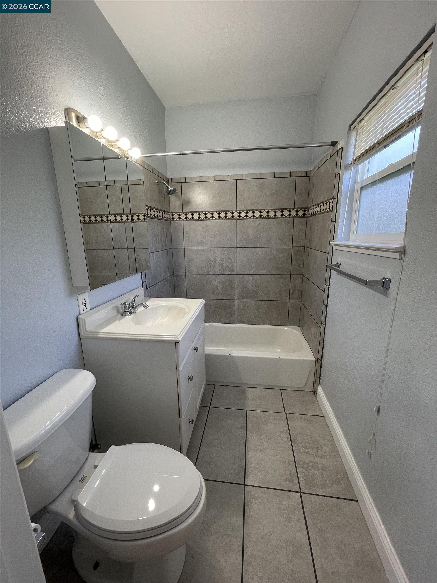 Detail Gallery Image 17 of 22 For 1705 Linden St #2,  Oakland,  CA 94607 - 1 Beds | 1 Baths