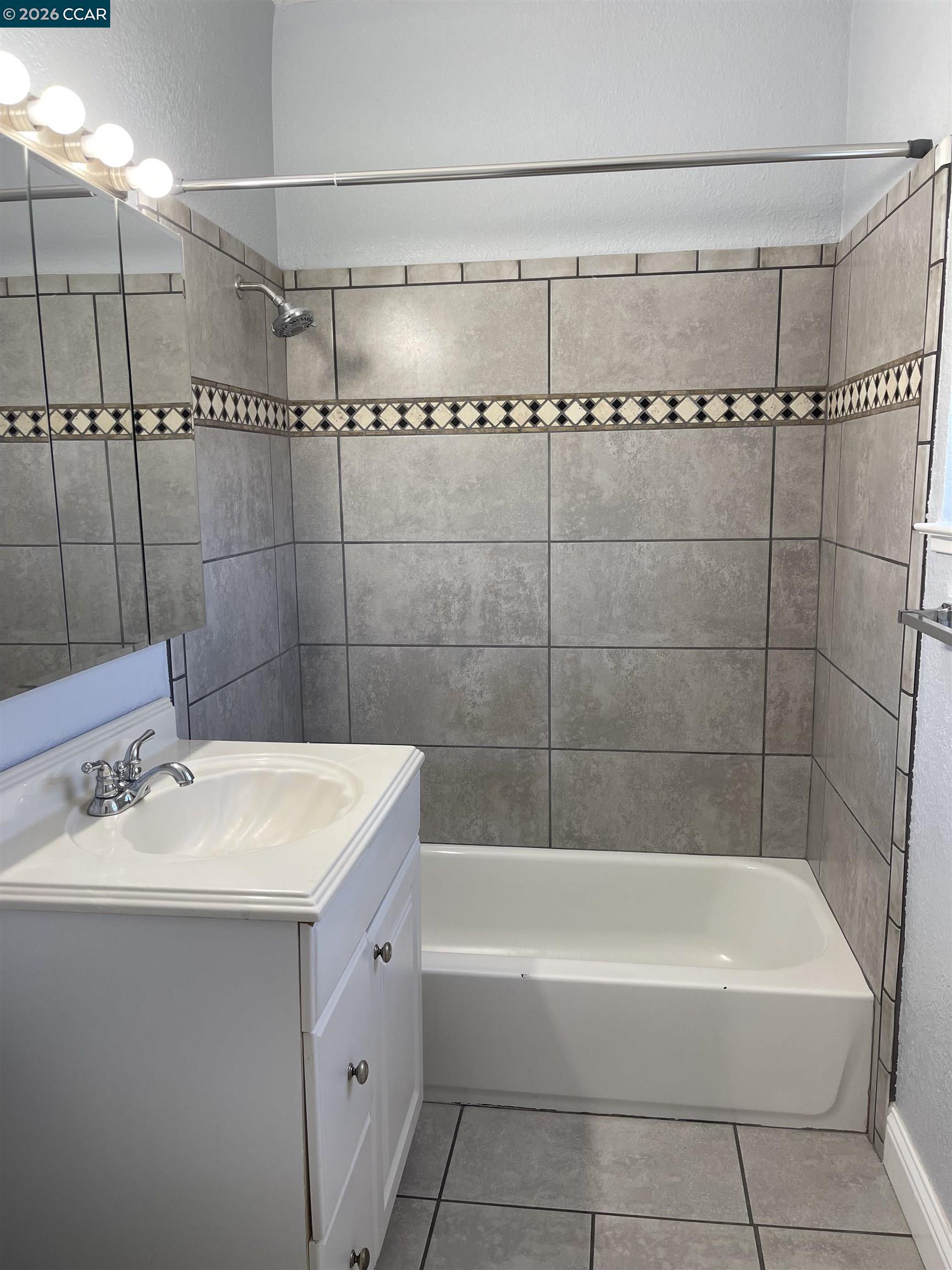 Detail Gallery Image 18 of 22 For 1705 Linden St #2,  Oakland,  CA 94607 - 1 Beds | 1 Baths