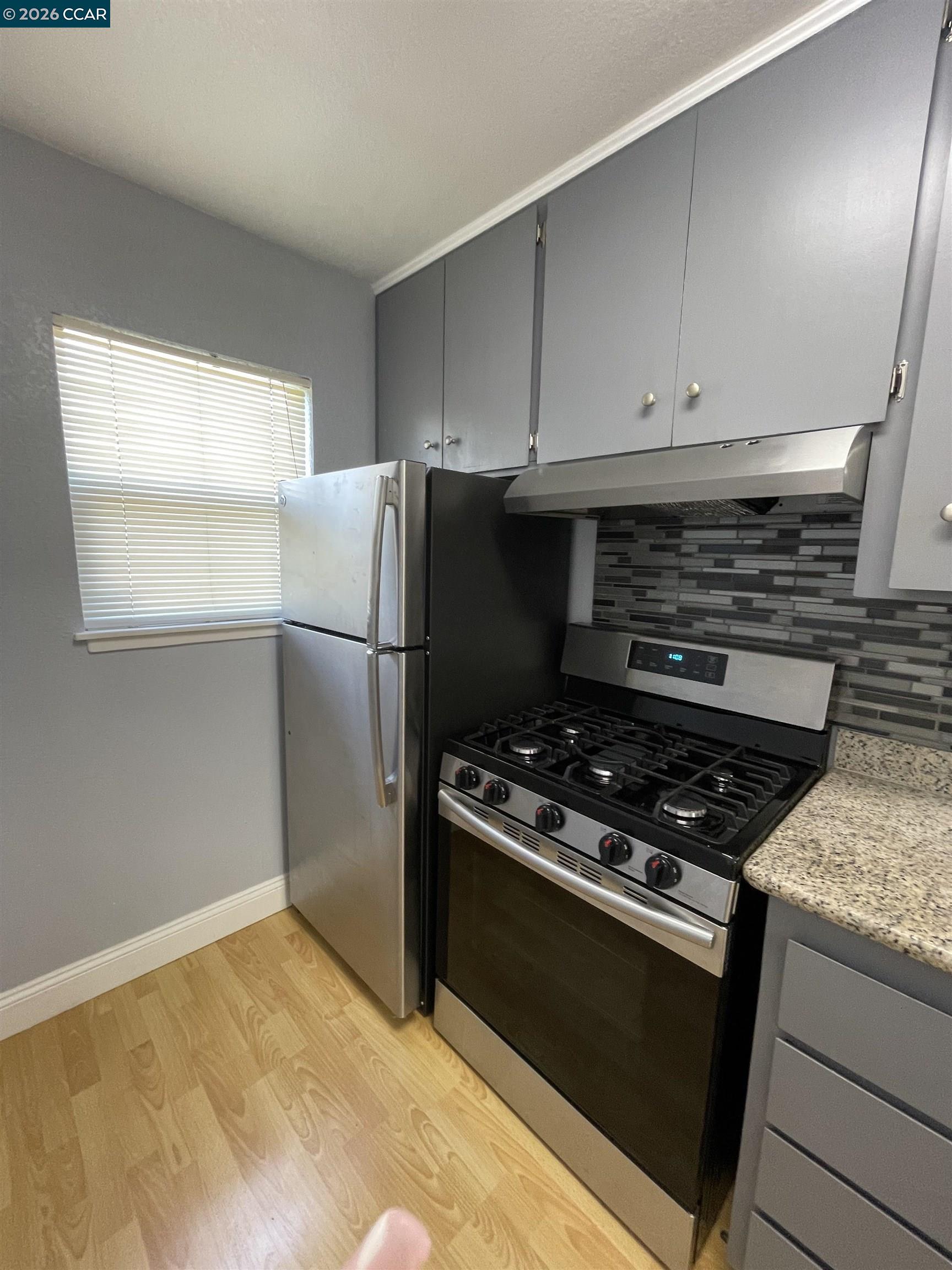 Detail Gallery Image 3 of 22 For 1705 Linden St #2,  Oakland,  CA 94607 - 1 Beds | 1 Baths
