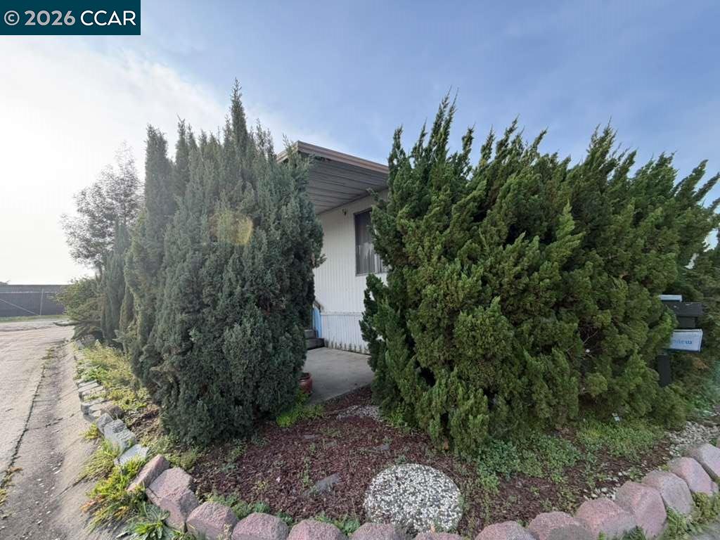 Detail Gallery Image 3 of 21 For 28227 Murcia St, Hayward,  CA 94544 - 2 Beds | 1 Baths