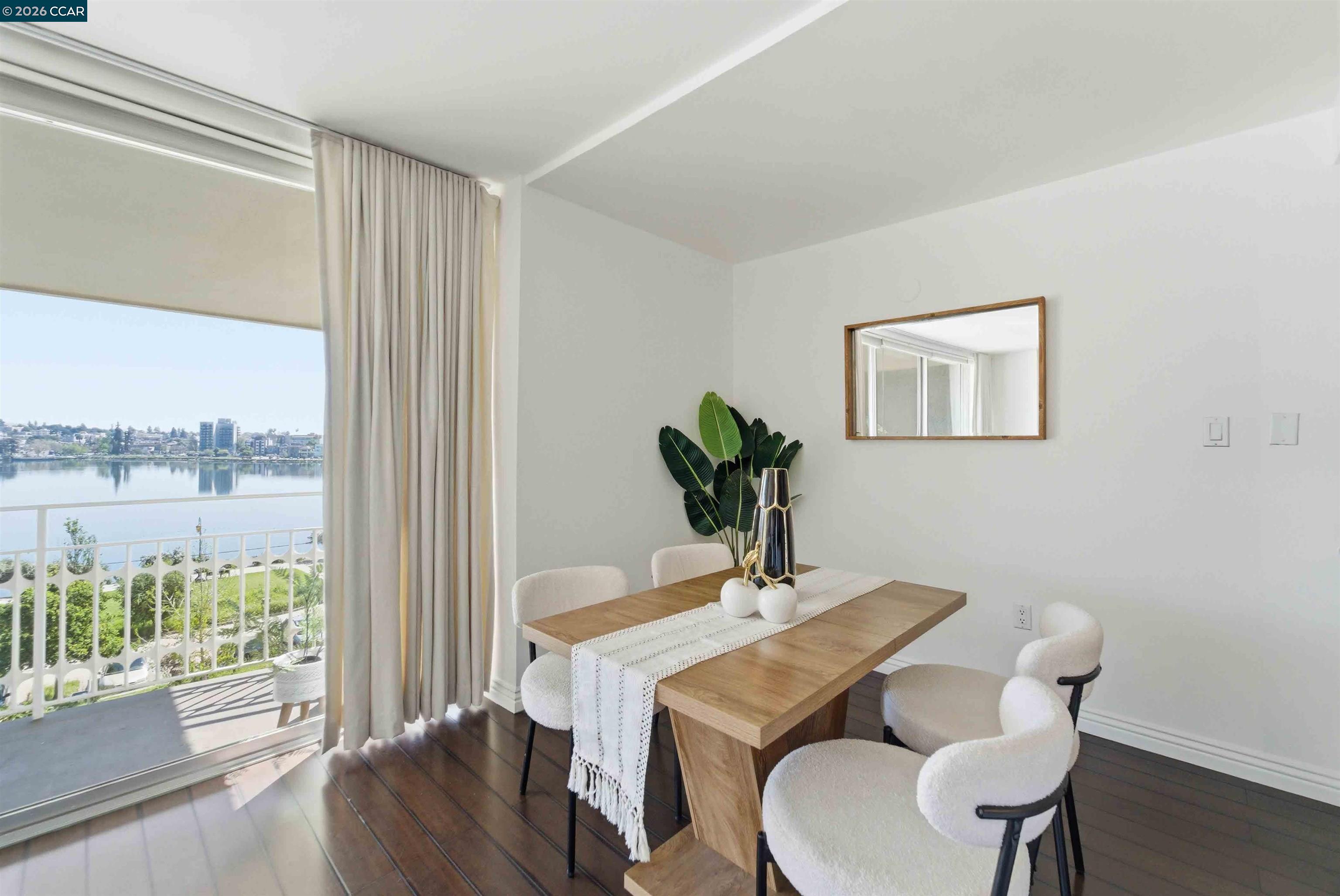 Detail Gallery Image 12 of 33 For 1555 Lakeside Dr. #50,  Oakland,  CA 94612 - 2 Beds | 2 Baths