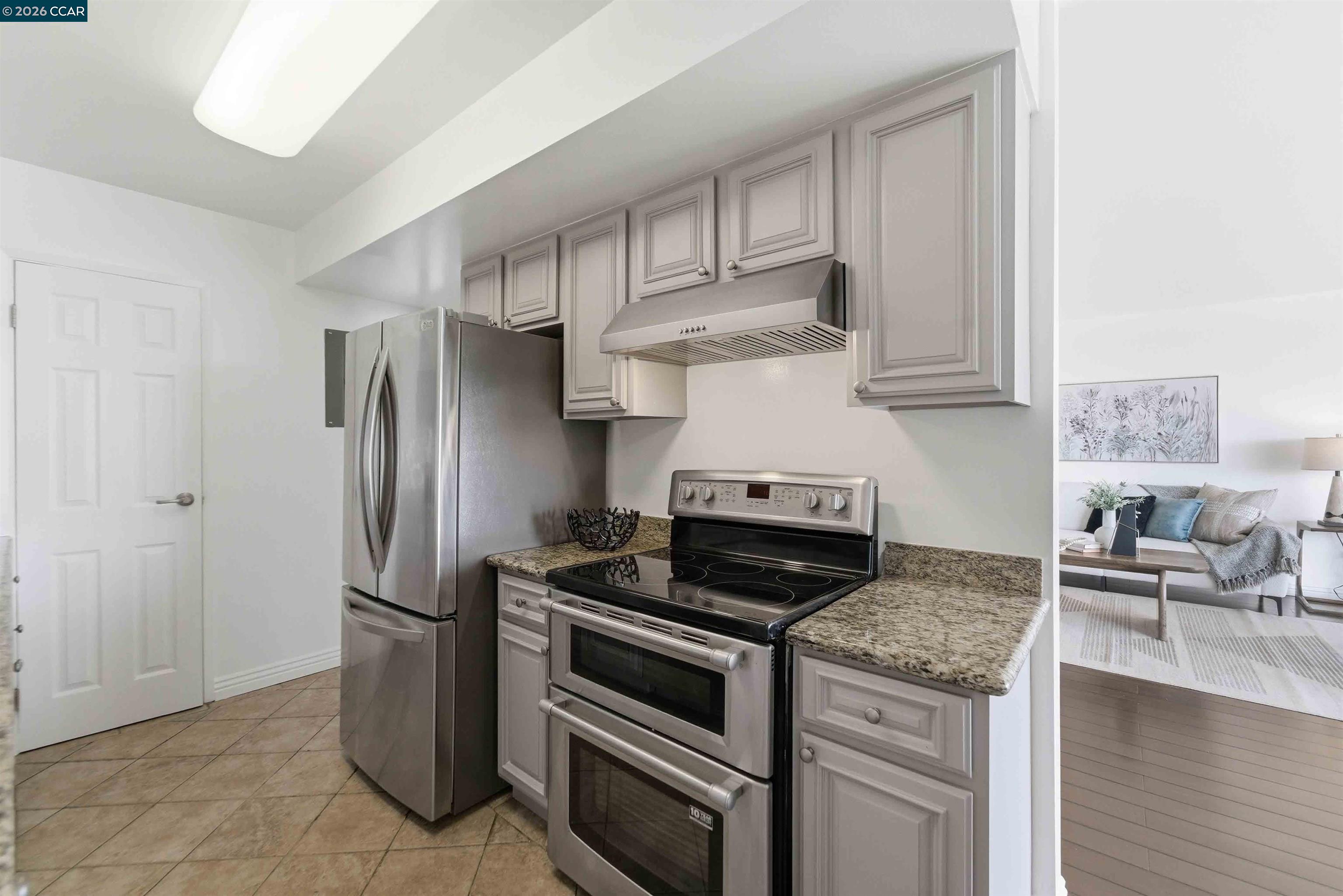 Detail Gallery Image 14 of 33 For 1555 Lakeside Dr. #50,  Oakland,  CA 94612 - 2 Beds | 2 Baths