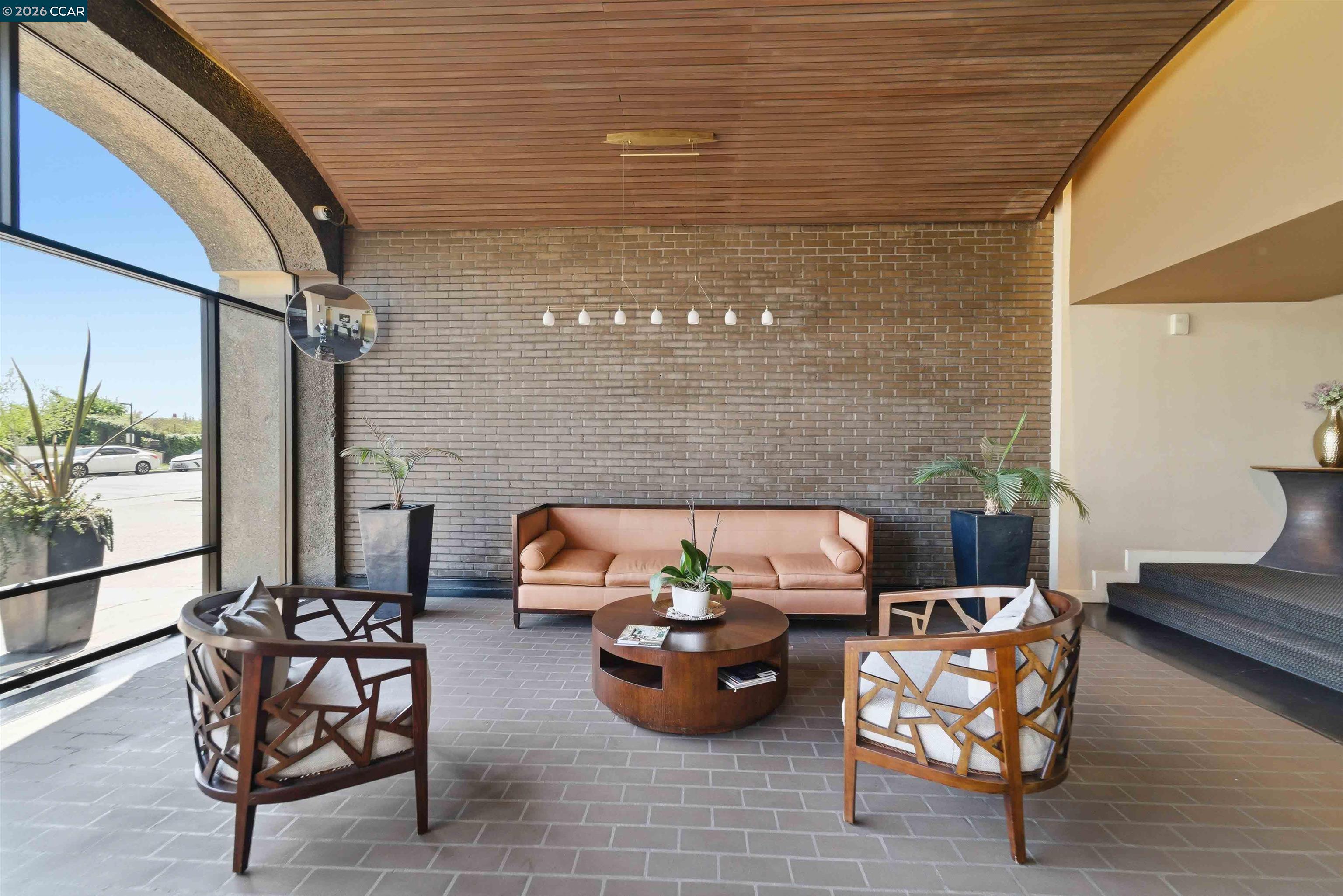 Detail Gallery Image 3 of 33 For 1555 Lakeside Dr. #50,  Oakland,  CA 94612 - 2 Beds | 2 Baths