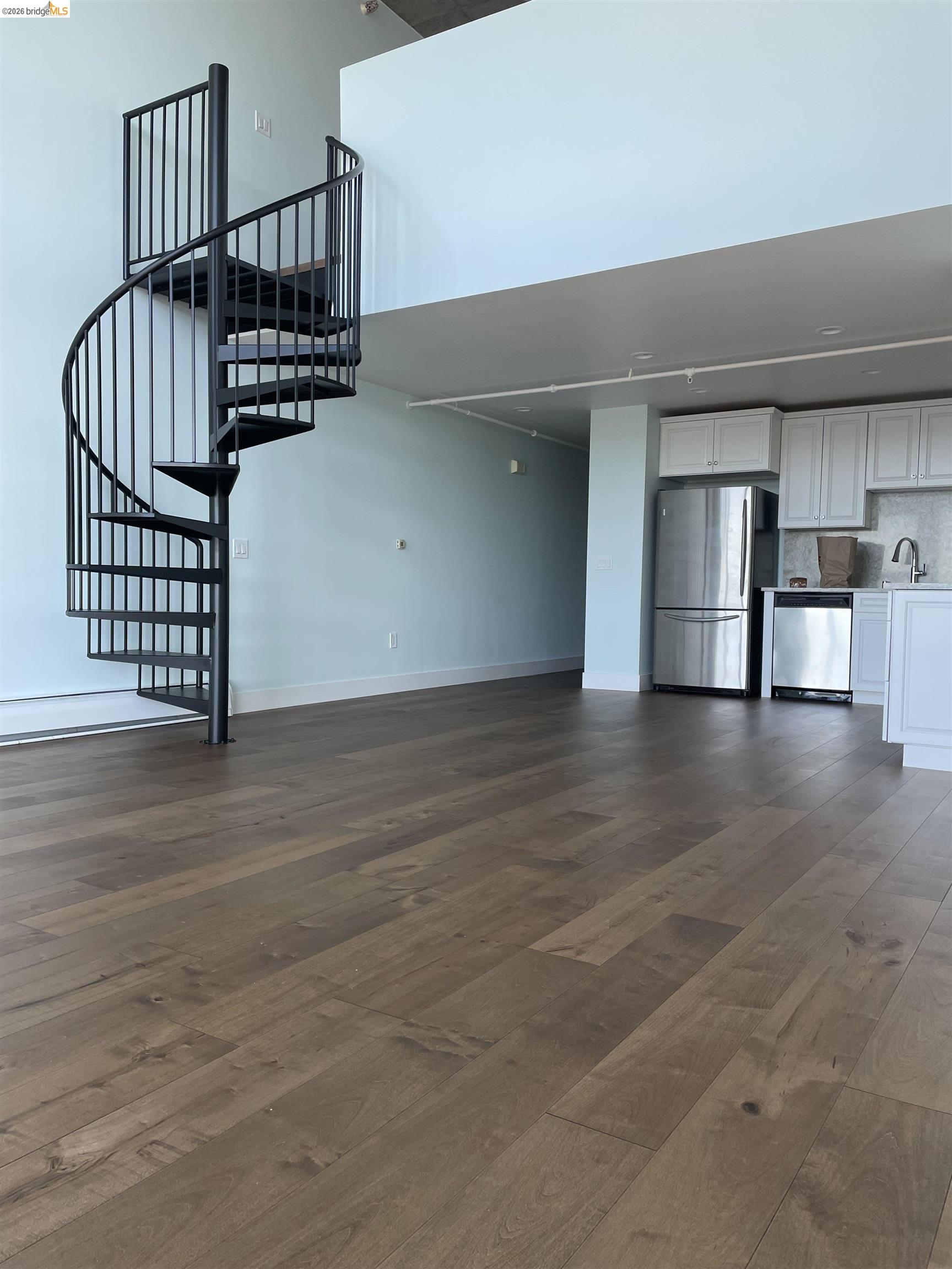 Detail Gallery Image 3 of 34 For 311 Oak St Ph27,  Oakland,  CA 94607 - 2 Beds | 2 Baths