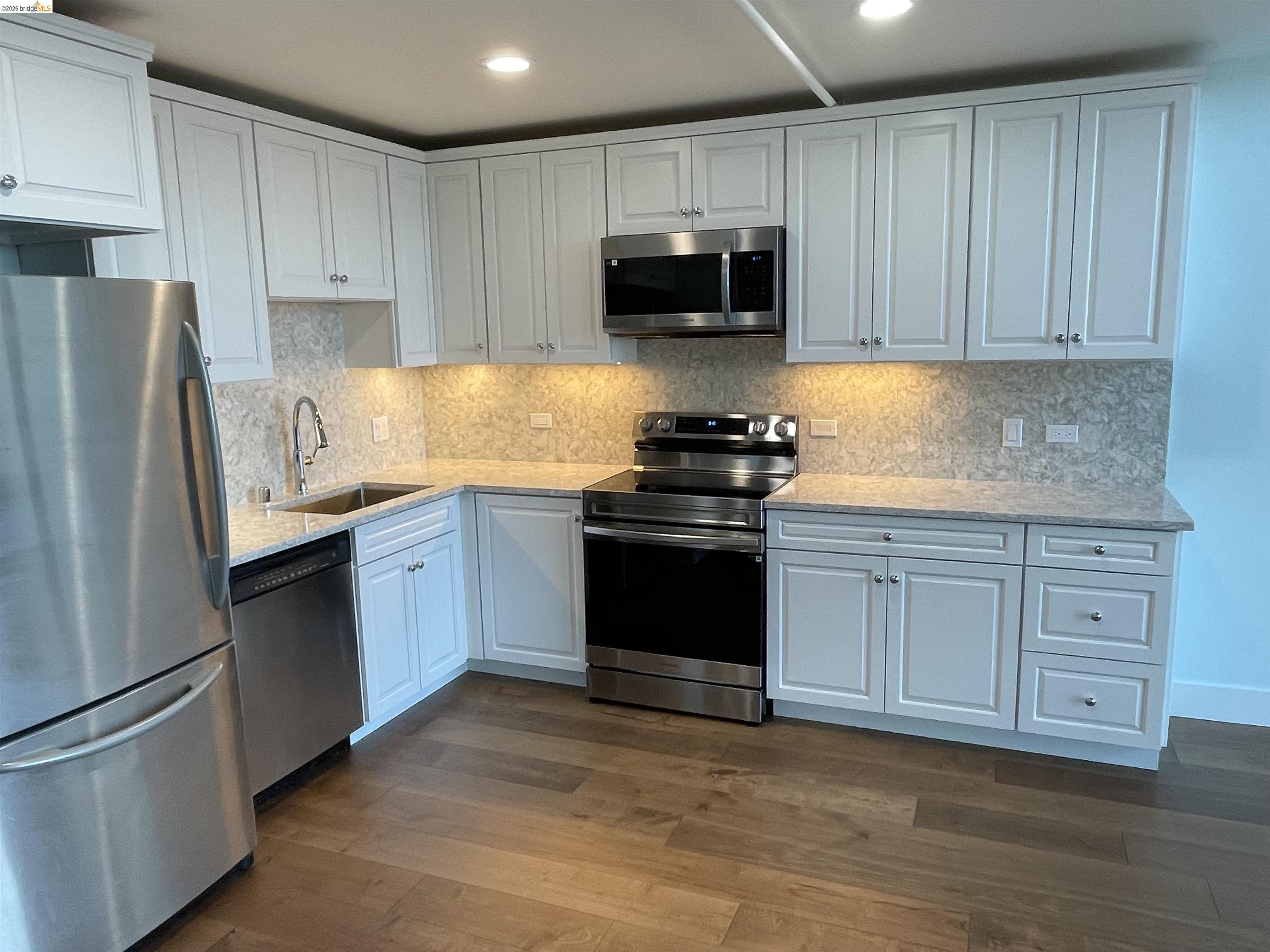 Detail Gallery Image 7 of 34 For 311 Oak St Ph27,  Oakland,  CA 94607 - 2 Beds | 2 Baths