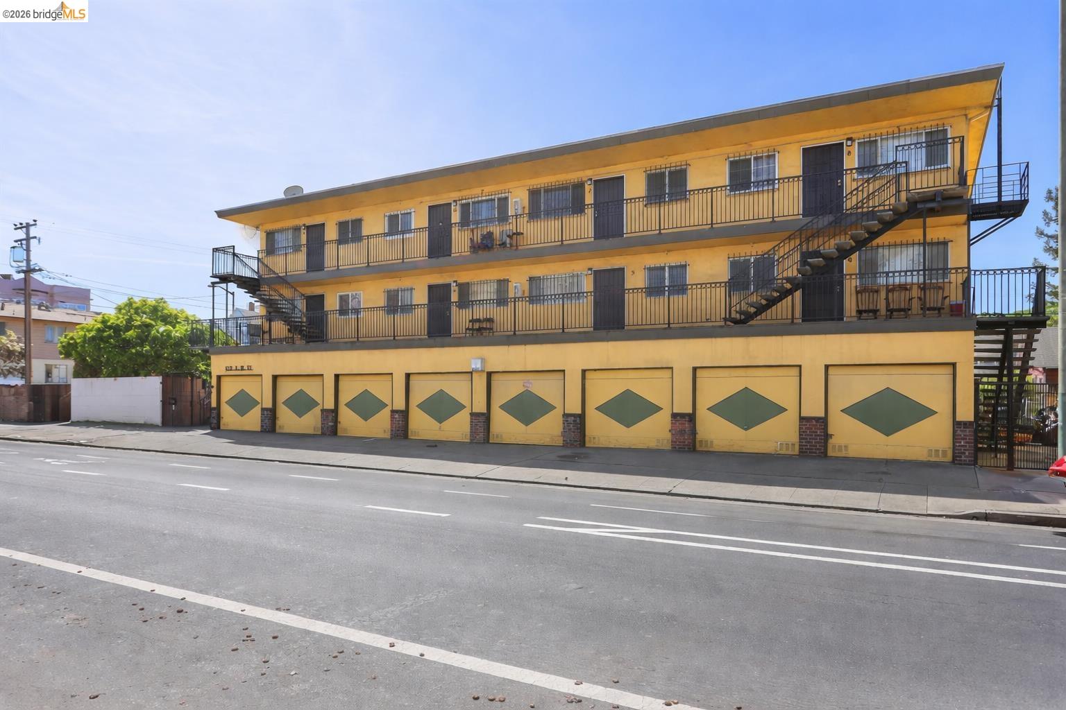 Detail Gallery Image 2 of 14 For 635 E 15th St, Oakland,  CA 94606 - – Beds | – Baths