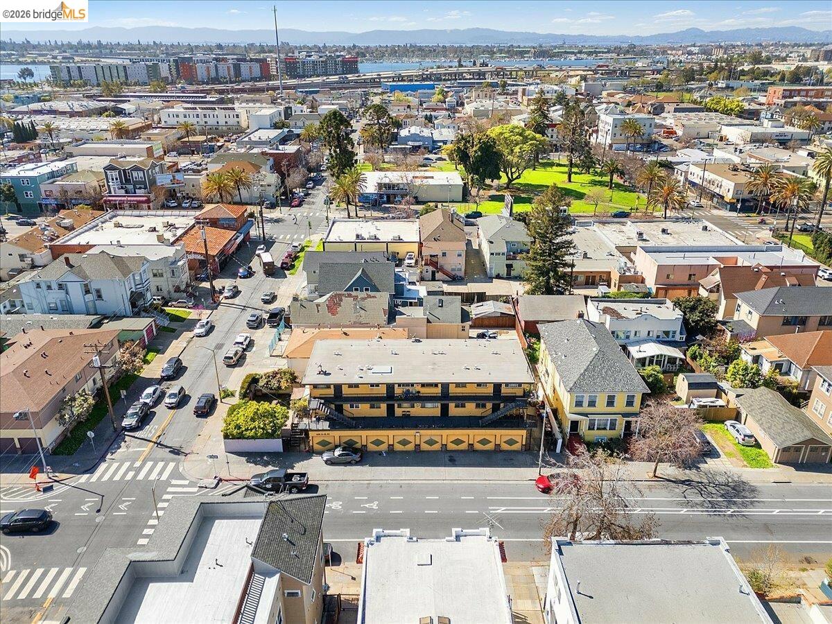 Detail Gallery Image 4 of 14 For 635 E 15th St, Oakland,  CA 94606 - – Beds | – Baths