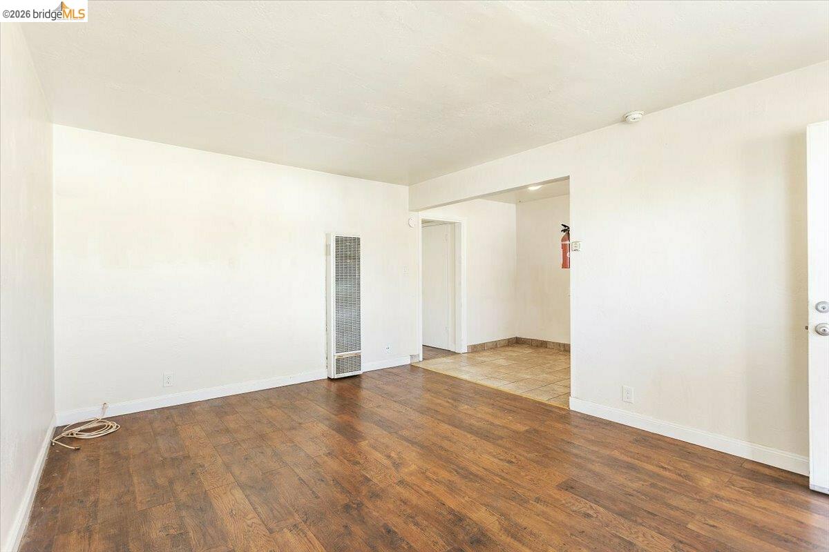 Detail Gallery Image 5 of 14 For 635 E 15th St, Oakland,  CA 94606 - – Beds | – Baths