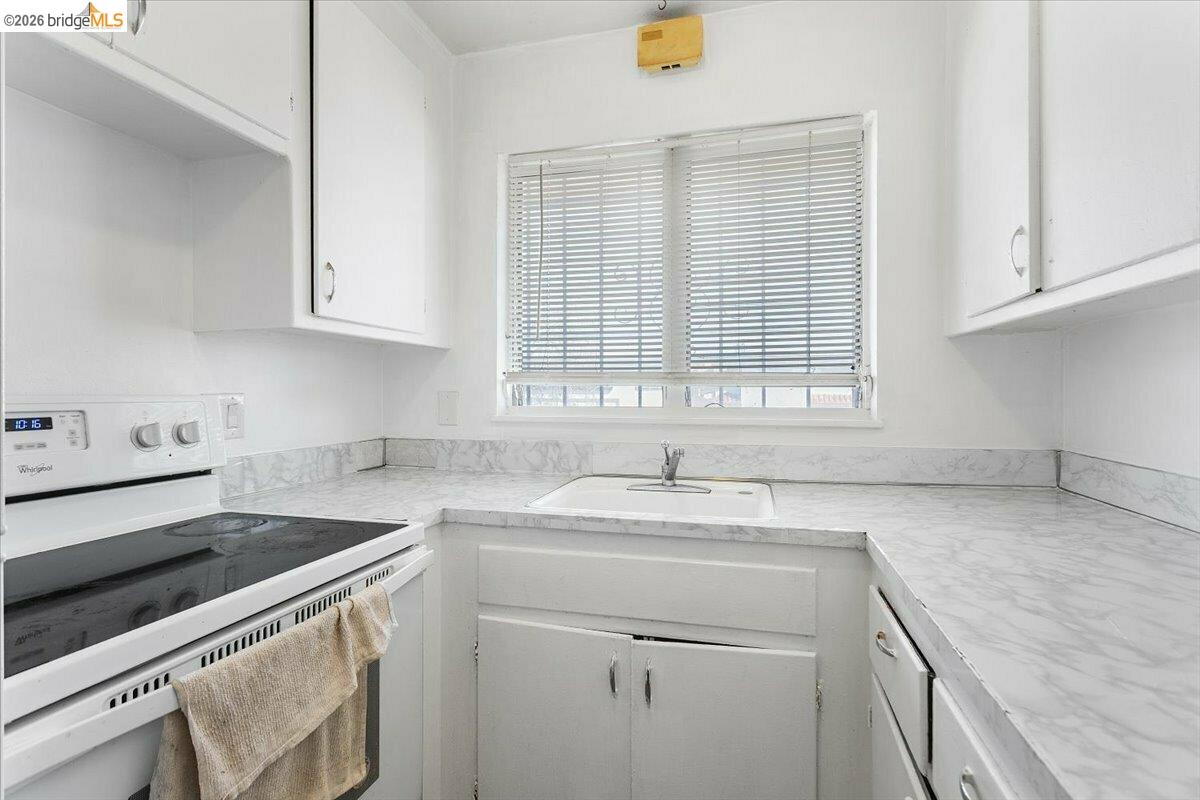 Detail Gallery Image 6 of 14 For 635 E 15th St, Oakland,  CA 94606 - – Beds | – Baths