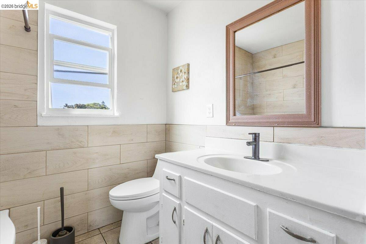 Detail Gallery Image 7 of 14 For 635 E 15th St, Oakland,  CA 94606 - – Beds | – Baths