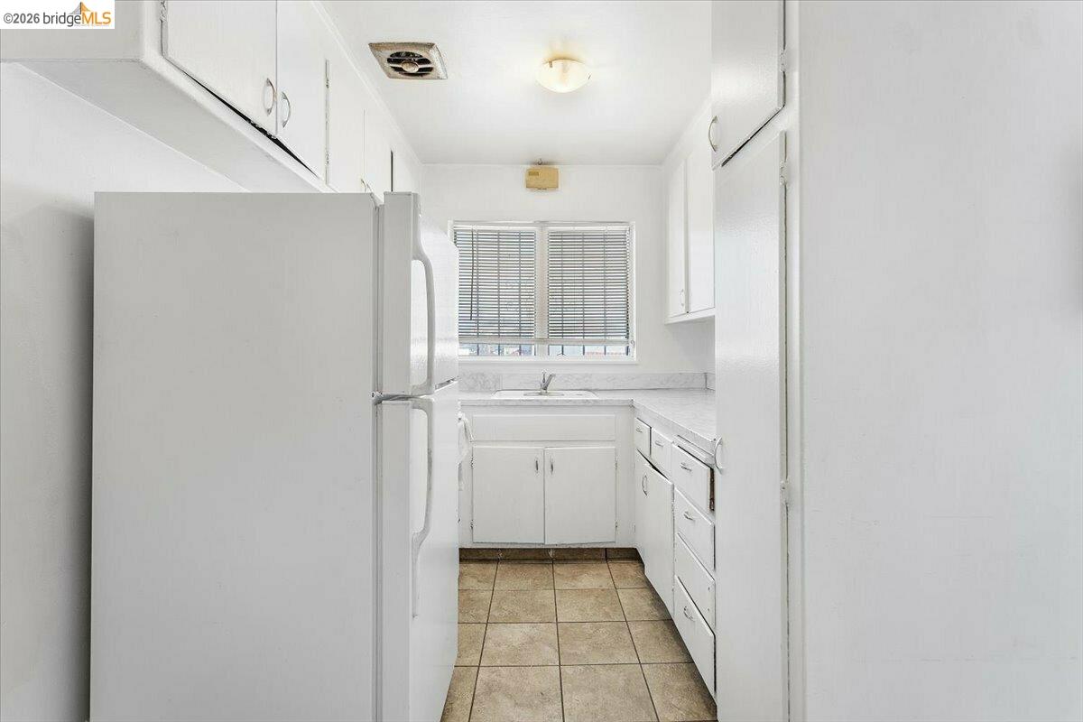 Detail Gallery Image 8 of 14 For 635 E 15th St, Oakland,  CA 94606 - – Beds | – Baths