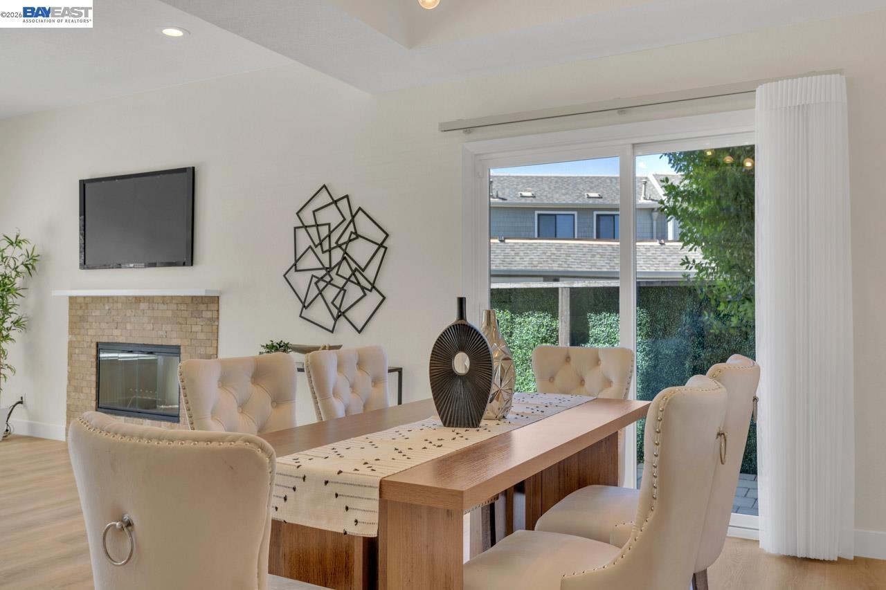 Detail Gallery Image 13 of 60 For 828 Columba Ln, Foster City,  CA 94404 - 3 Beds | 2/1 Baths