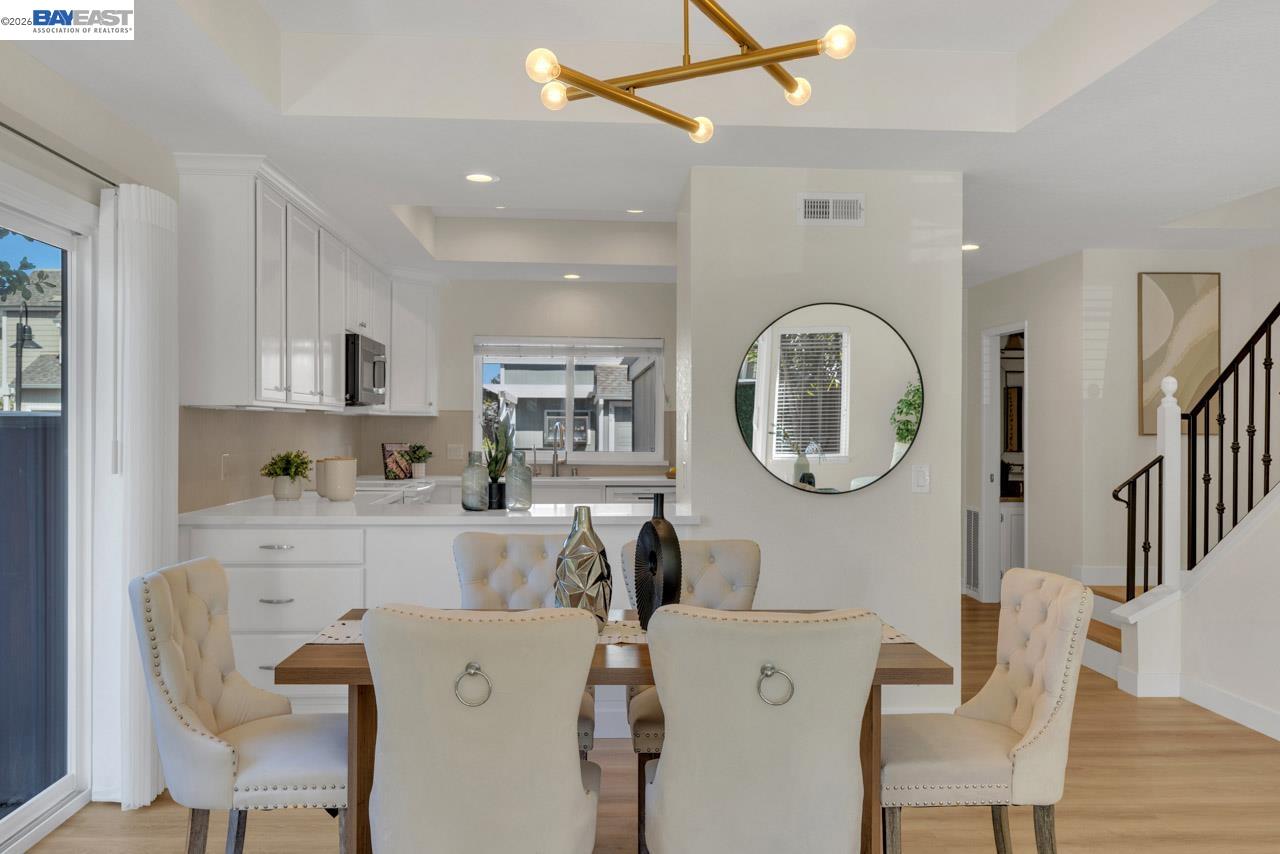 Detail Gallery Image 14 of 60 For 828 Columba Ln, Foster City,  CA 94404 - 3 Beds | 2/1 Baths