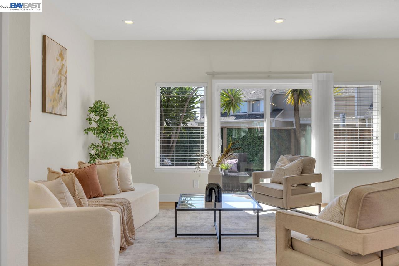 Detail Gallery Image 15 of 60 For 828 Columba Ln, Foster City,  CA 94404 - 3 Beds | 2/1 Baths