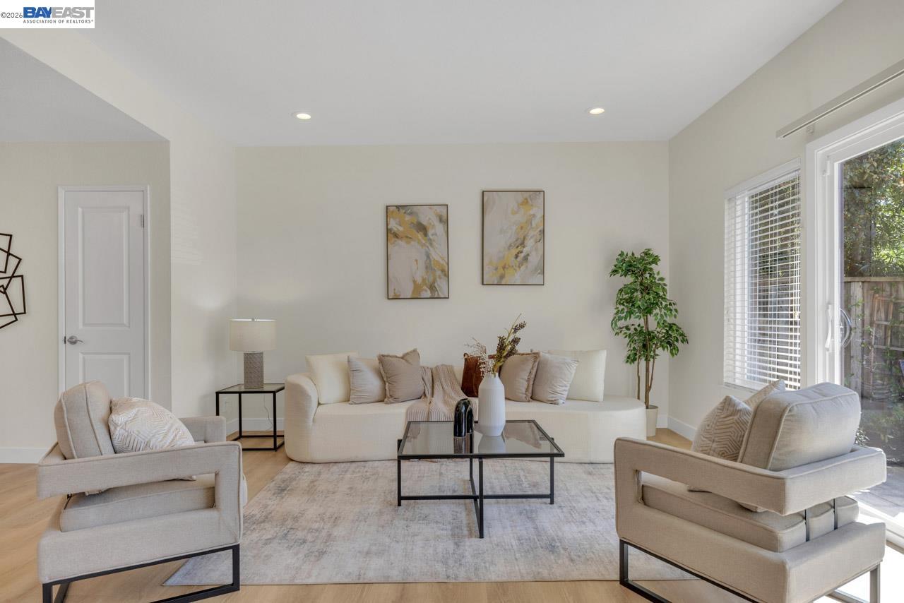 Detail Gallery Image 16 of 60 For 828 Columba Ln, Foster City,  CA 94404 - 3 Beds | 2/1 Baths