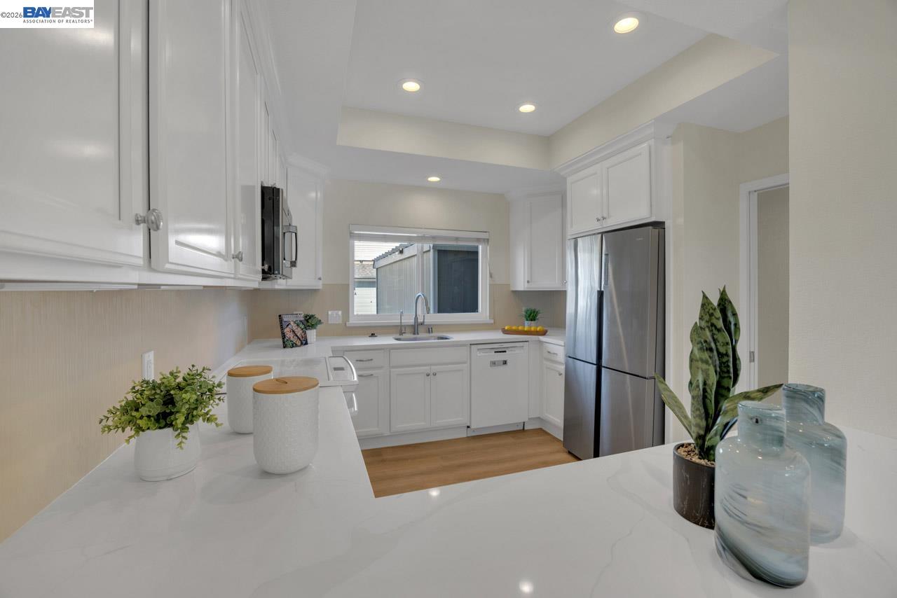 Detail Gallery Image 18 of 60 For 828 Columba Ln, Foster City,  CA 94404 - 3 Beds | 2/1 Baths