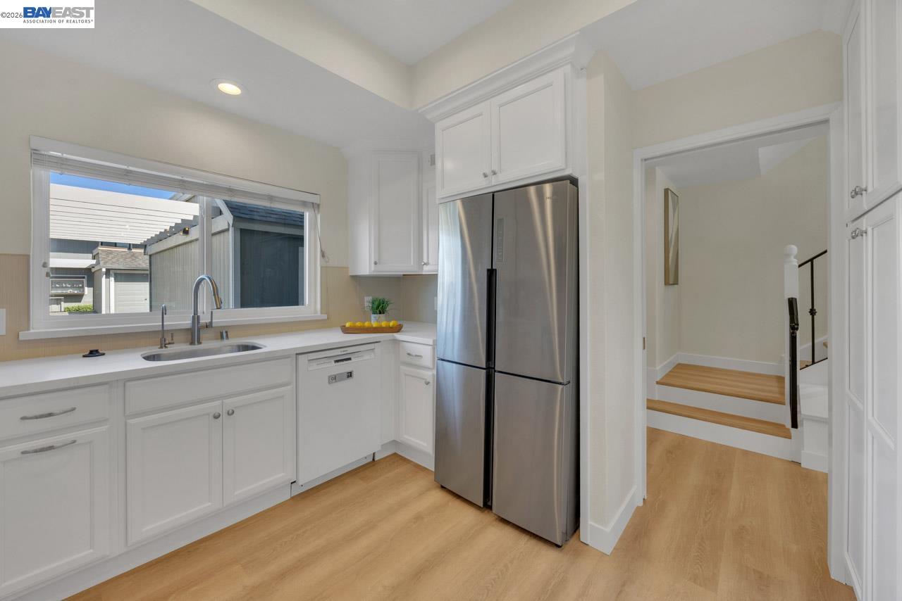 Detail Gallery Image 19 of 60 For 828 Columba Ln, Foster City,  CA 94404 - 3 Beds | 2/1 Baths