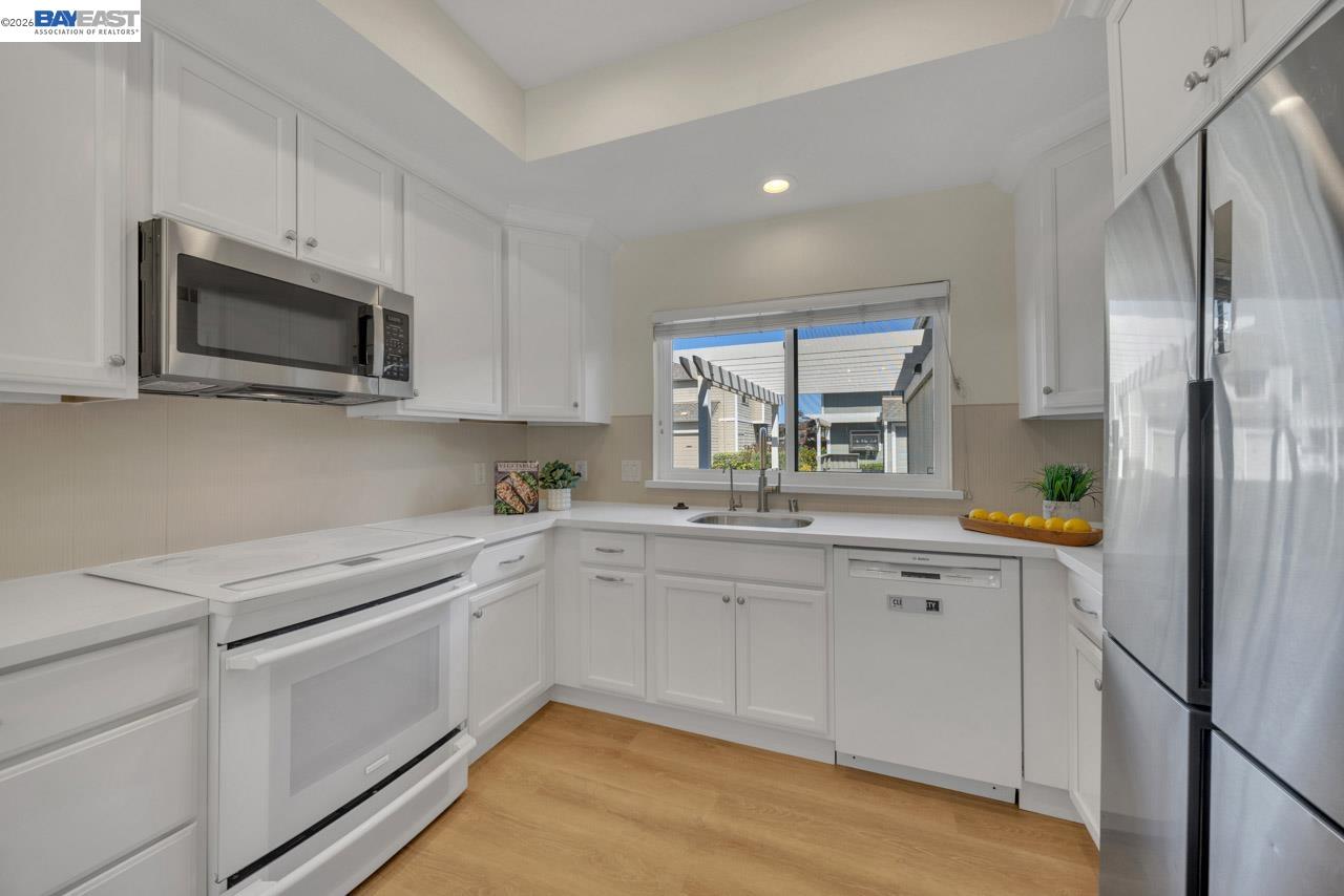 Detail Gallery Image 20 of 60 For 828 Columba Ln, Foster City,  CA 94404 - 3 Beds | 2/1 Baths