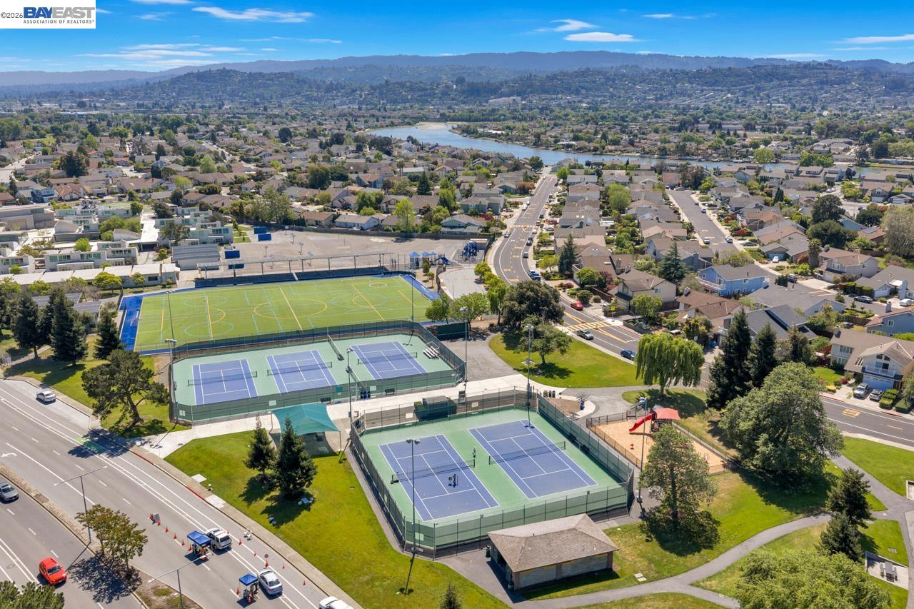 Detail Gallery Image 50 of 60 For 828 Columba Ln, Foster City,  CA 94404 - 3 Beds | 2/1 Baths