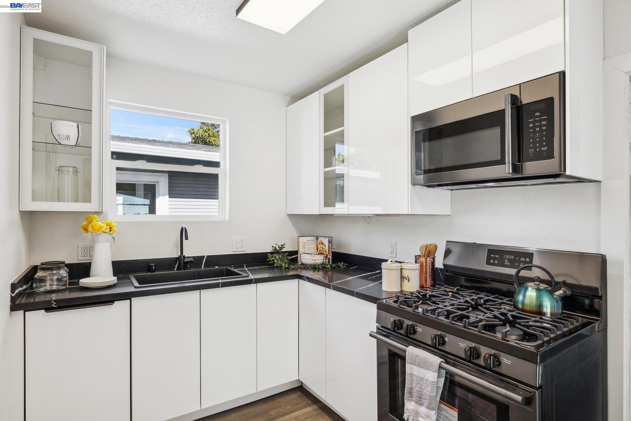 Detail Gallery Image 15 of 39 For 417 Lincoln Ave, Alameda,  CA 94501 - 2 Beds | 1 Baths