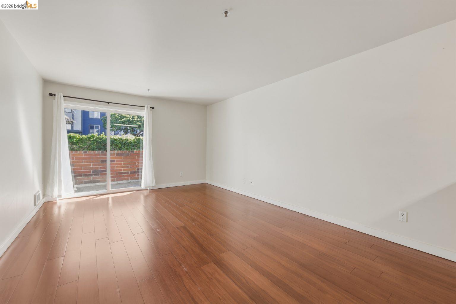 Photo #2: 41128252 Listing: Photo #2