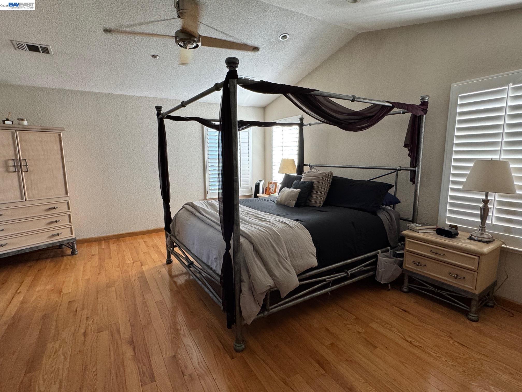 Detail Gallery Image 12 of 28 For 4205 Quail Hollow Pl, Castro Valley,  CA 94546 - 5 Beds | 2/1 Baths