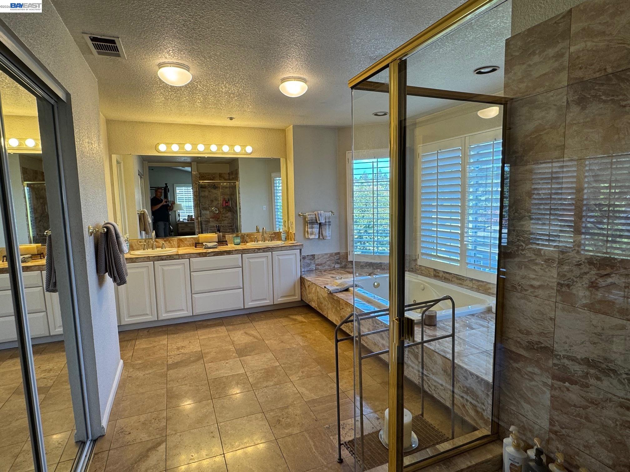 Detail Gallery Image 14 of 28 For 4205 Quail Hollow Pl, Castro Valley,  CA 94546 - 5 Beds | 2/1 Baths