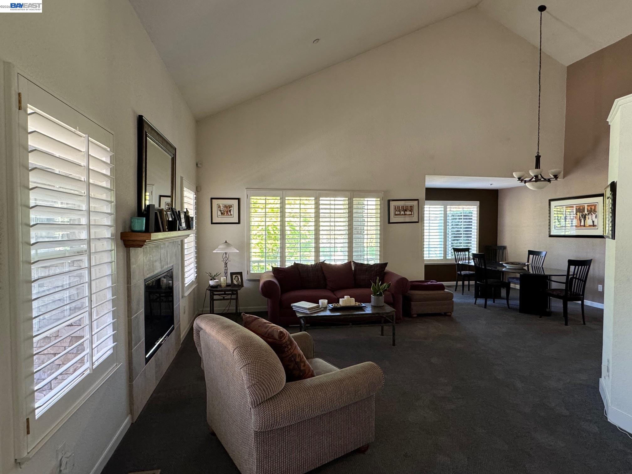 Detail Gallery Image 3 of 28 For 4205 Quail Hollow Pl, Castro Valley,  CA 94546 - 5 Beds | 2/1 Baths
