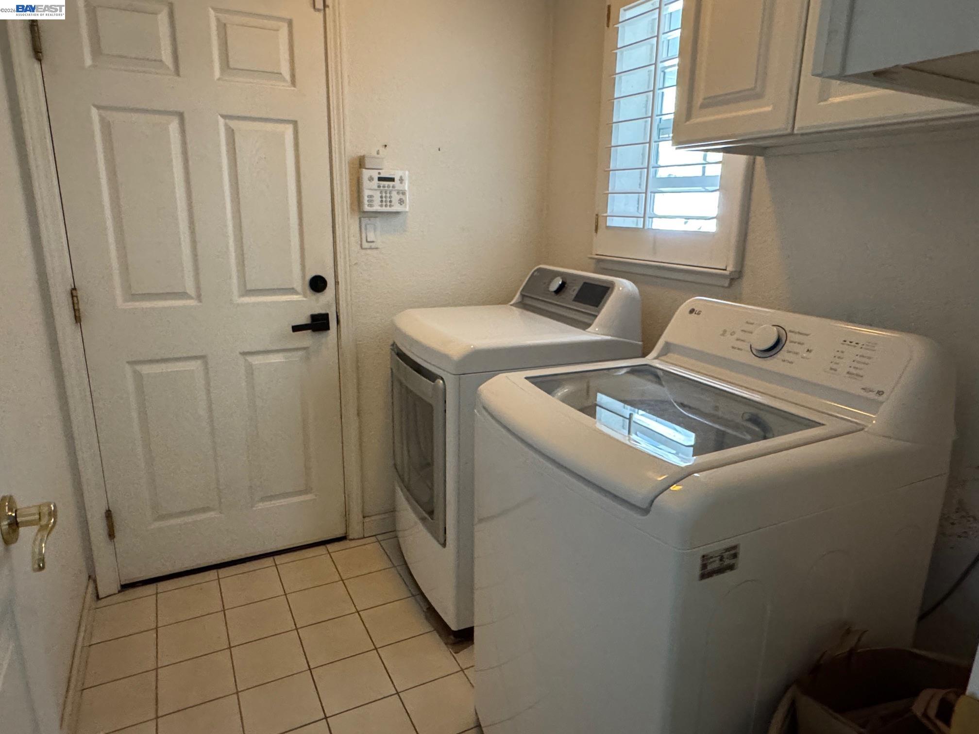 Detail Gallery Image 23 of 28 For 4205 Quail Hollow Pl, Castro Valley,  CA 94546 - 5 Beds | 2/1 Baths