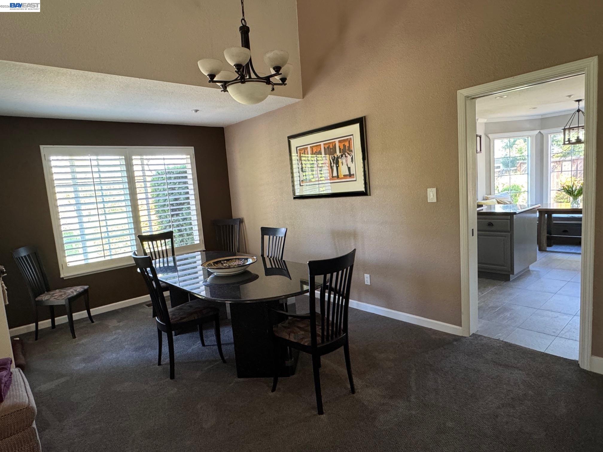 Detail Gallery Image 5 of 28 For 4205 Quail Hollow Pl, Castro Valley,  CA 94546 - 5 Beds | 2/1 Baths