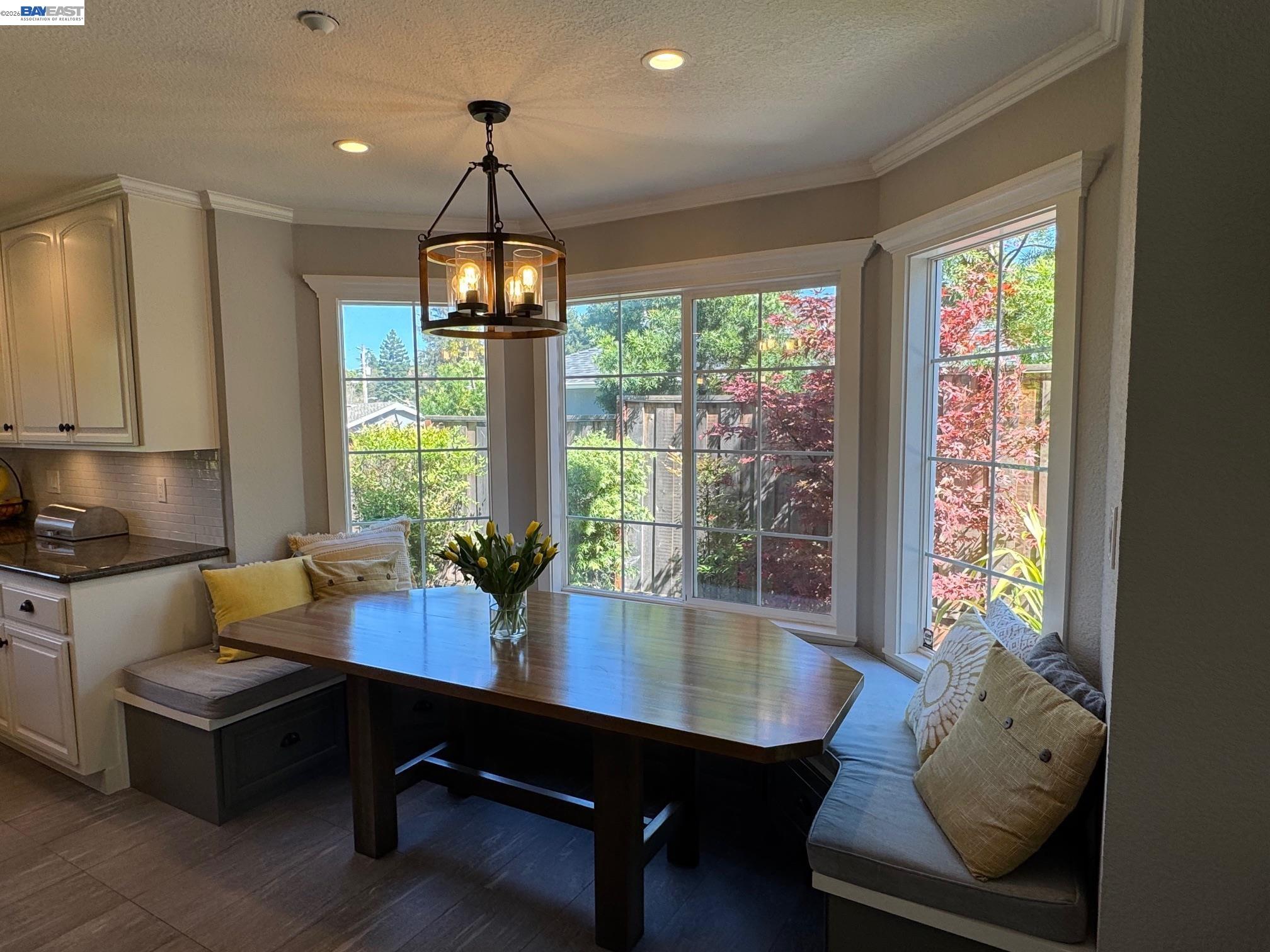 Detail Gallery Image 7 of 28 For 4205 Quail Hollow Pl, Castro Valley,  CA 94546 - 5 Beds | 2/1 Baths