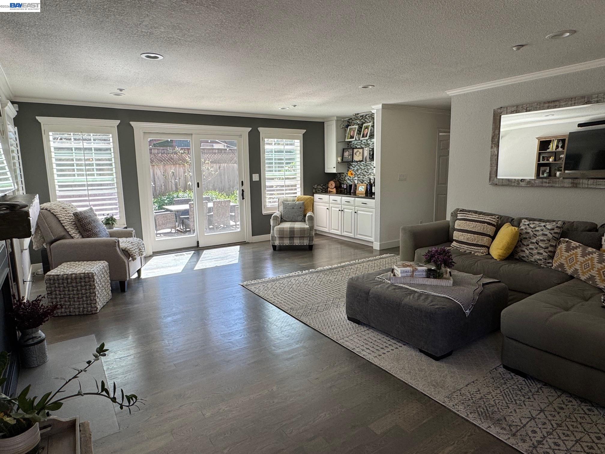 Detail Gallery Image 8 of 28 For 4205 Quail Hollow Pl, Castro Valley,  CA 94546 - 5 Beds | 2/1 Baths