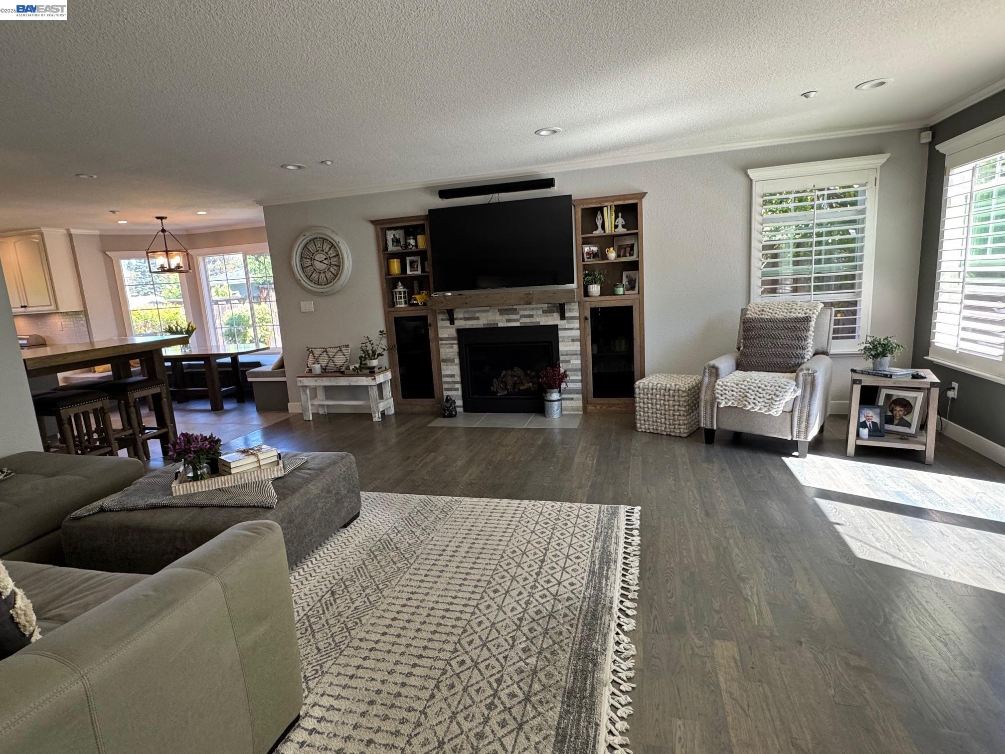 Detail Gallery Image 9 of 28 For 4205 Quail Hollow Pl, Castro Valley,  CA 94546 - 5 Beds | 2/1 Baths