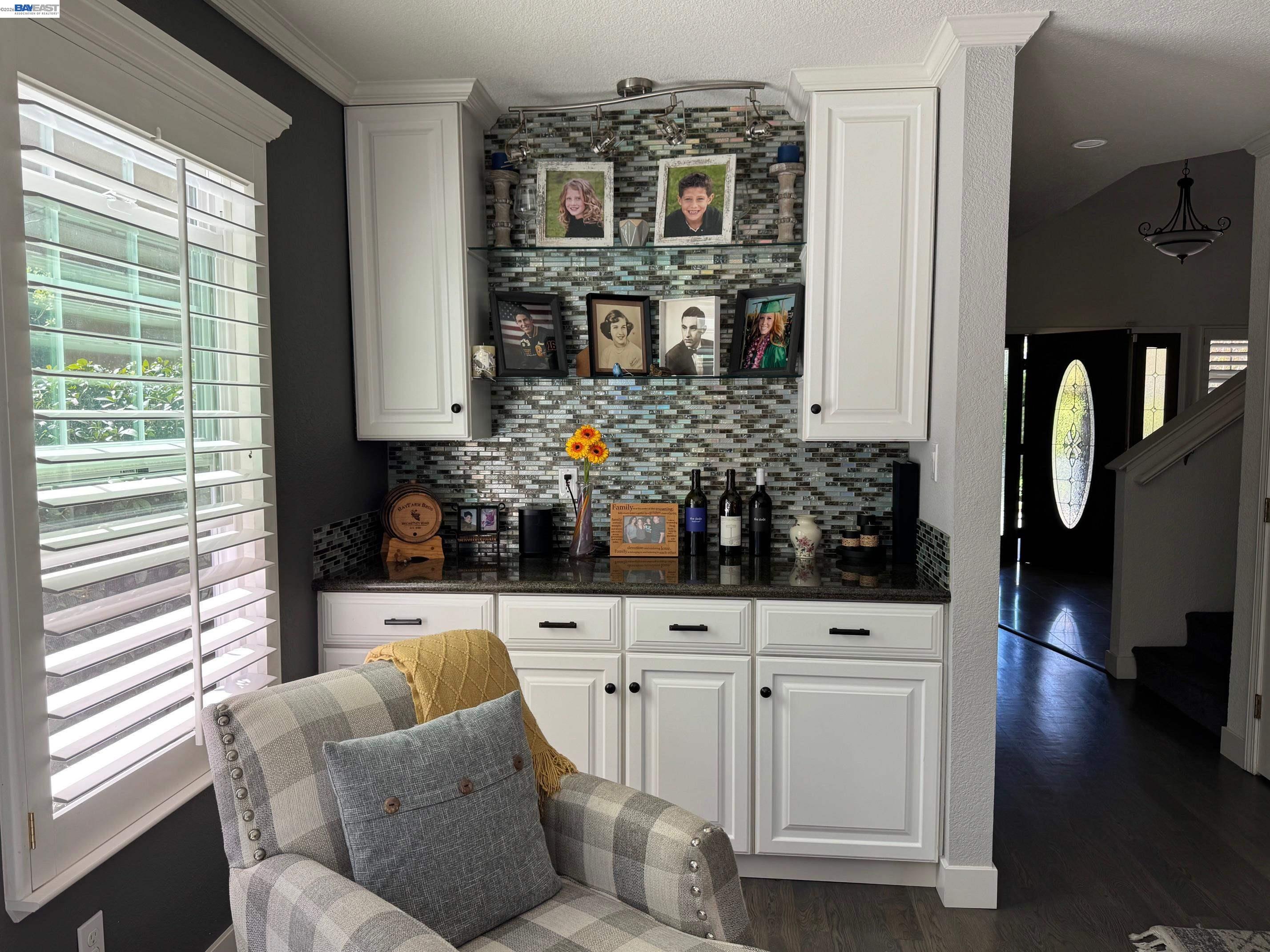 Detail Gallery Image 10 of 28 For 4205 Quail Hollow Pl, Castro Valley,  CA 94546 - 5 Beds | 2/1 Baths