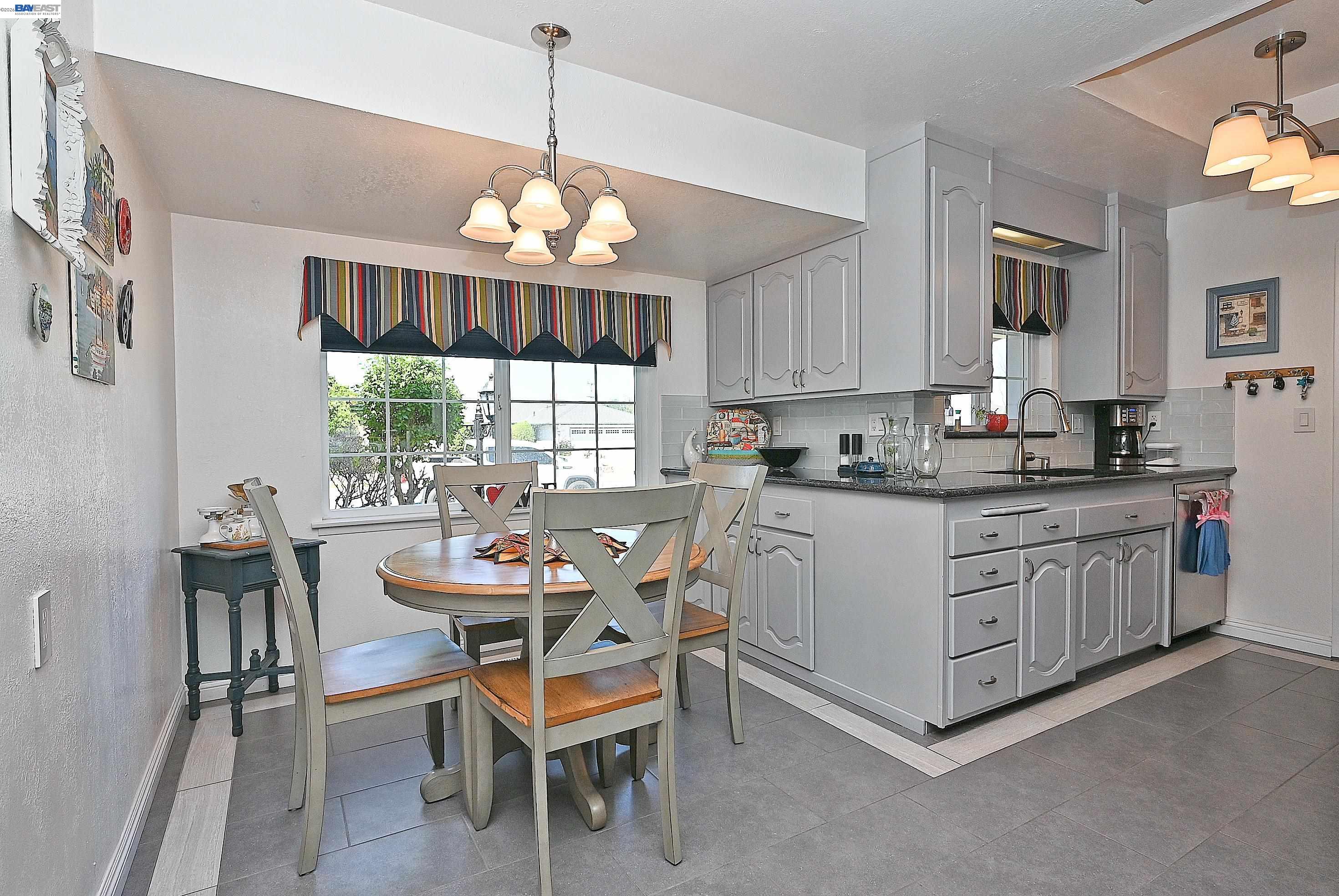 Detail Gallery Image 5 of 40 For 5332 Selma Ave, Fremont,  CA 94536 - 3 Beds | 2 Baths