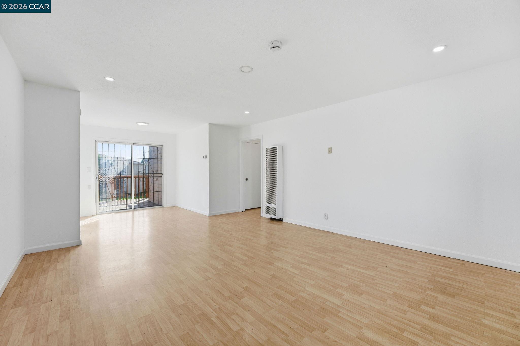 Detail Gallery Image 2 of 36 For 362 S 35th St, Richmond,  CA 94804 - 3 Beds | 2 Baths