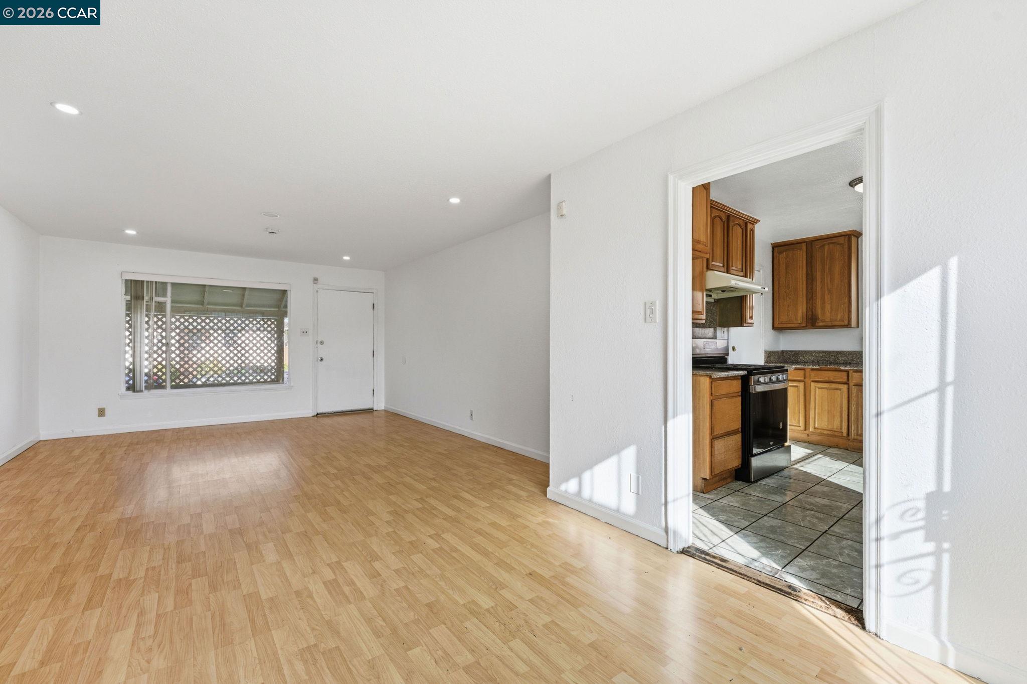 Detail Gallery Image 7 of 36 For 362 S 35th St, Richmond,  CA 94804 - 3 Beds | 2 Baths