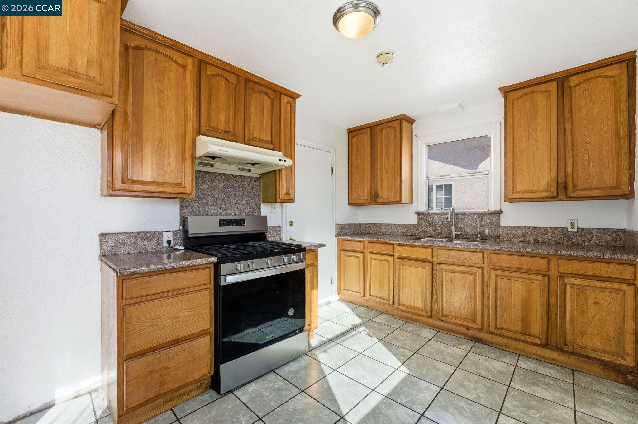 Detail Gallery Image 8 of 36 For 362 S 35th St, Richmond,  CA 94804 - 3 Beds | 2 Baths