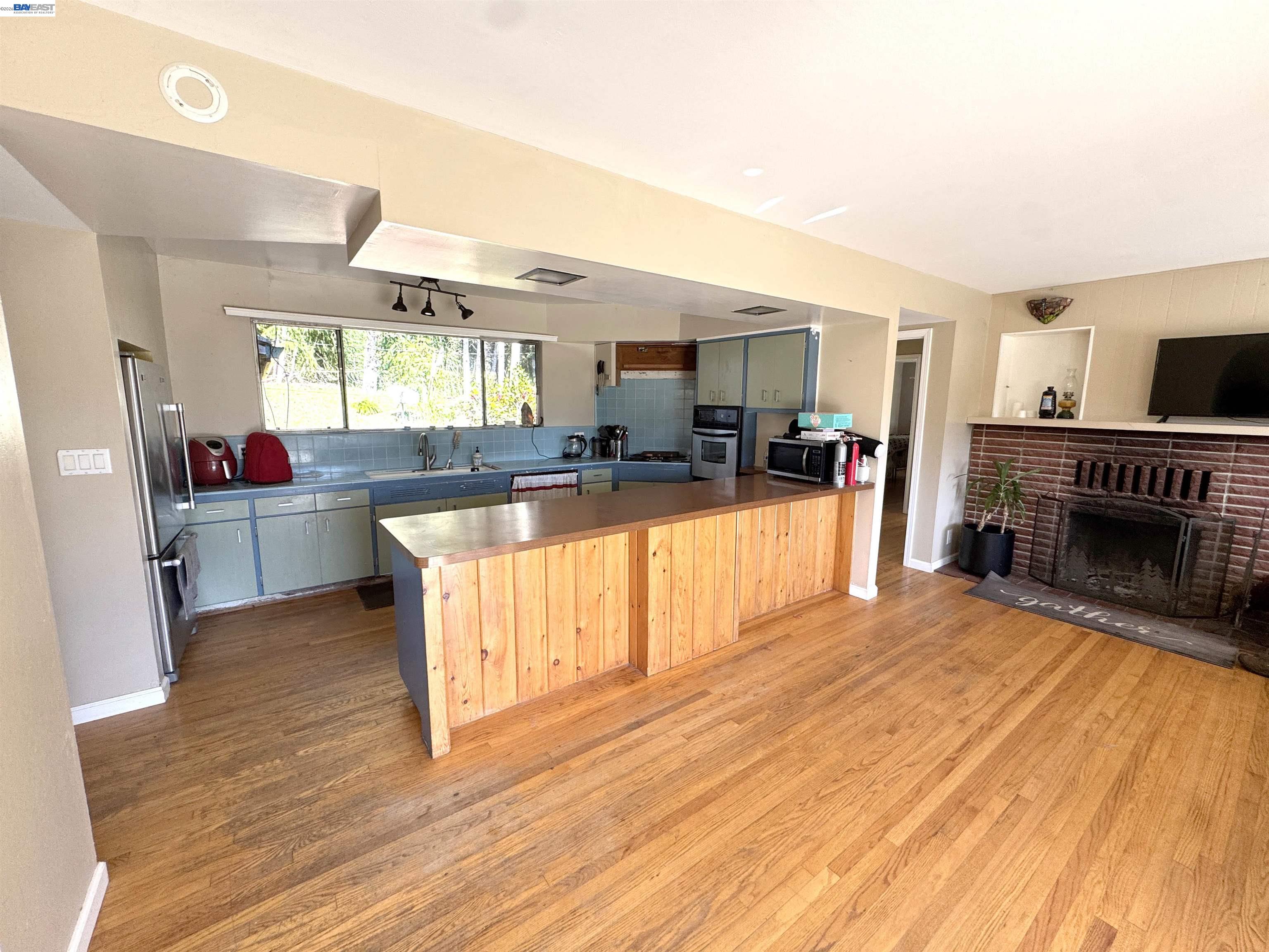 Detail Gallery Image 4 of 43 For 17121 Laurel Rd, Los Gatos,  CA 95033 - 4 Beds | 3 Baths