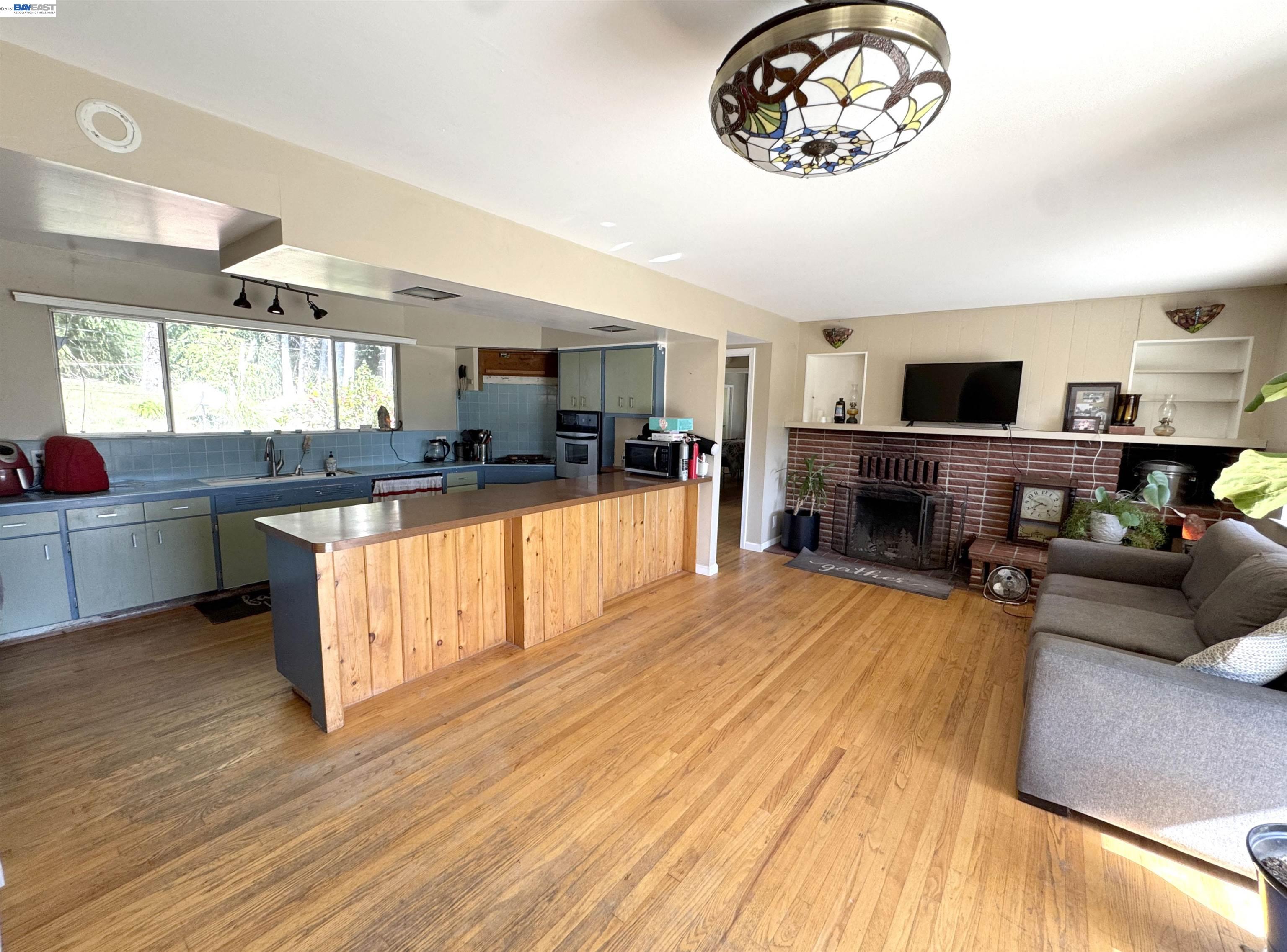 Detail Gallery Image 6 of 43 For 17121 Laurel Rd, Los Gatos,  CA 95033 - 4 Beds | 3 Baths