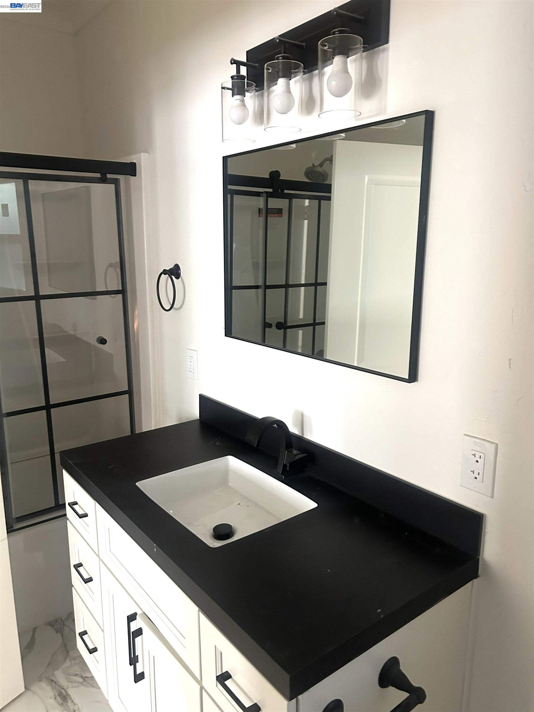 Detail Gallery Image 11 of 12 For 528 41st St, Oakland,  CA 94609 - – Beds | – Baths