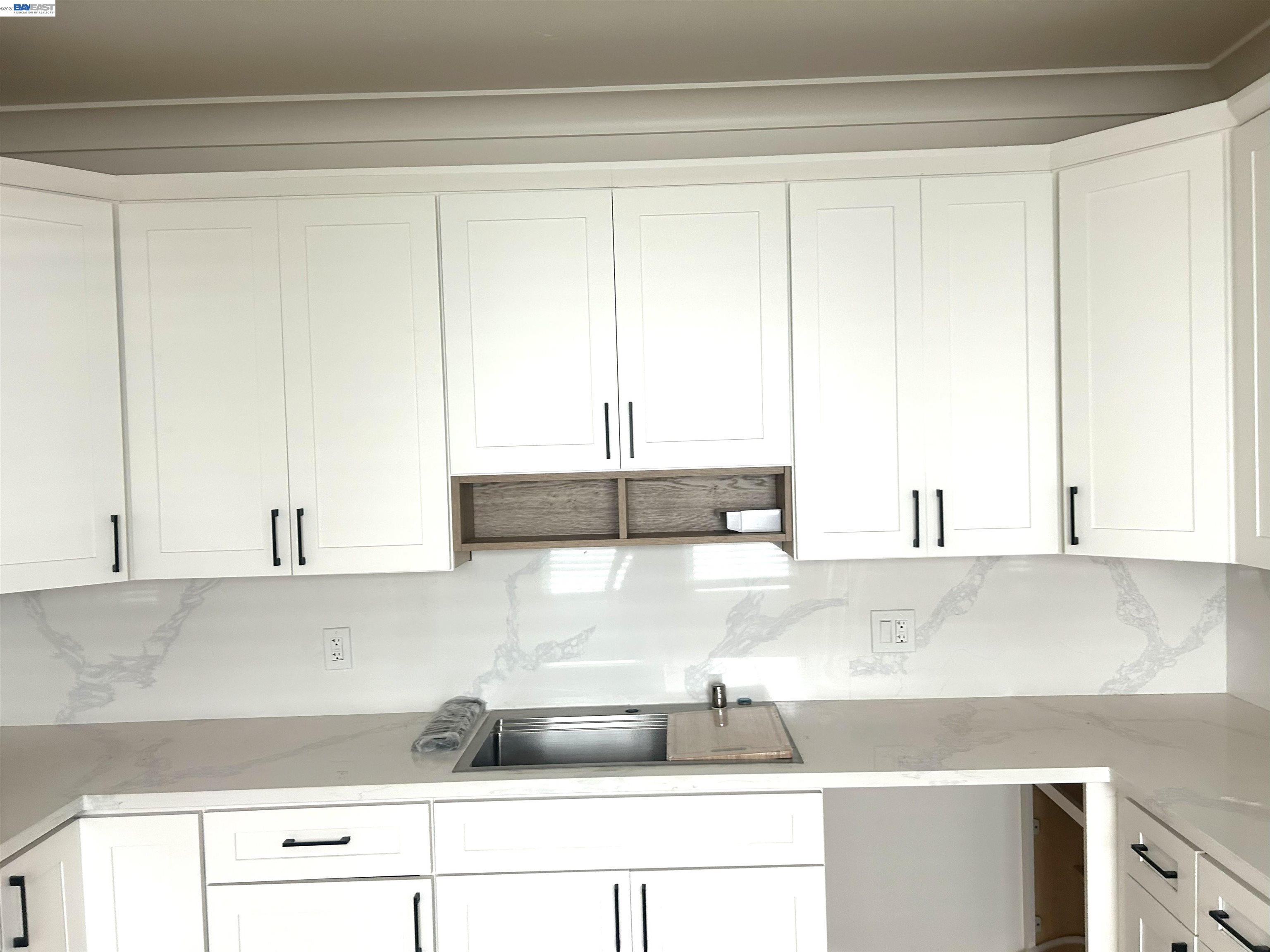 Detail Gallery Image 3 of 12 For 528 41st St, Oakland,  CA 94609 - – Beds | – Baths