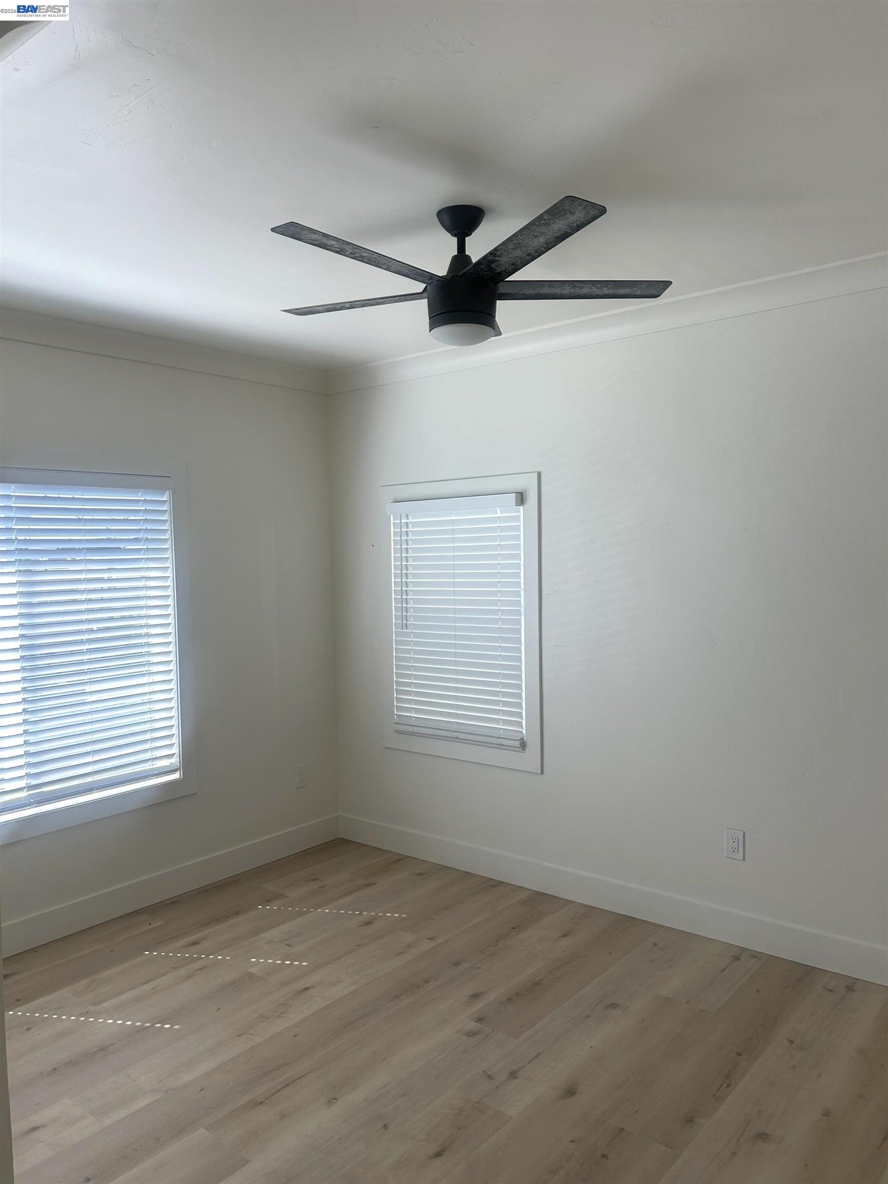 Detail Gallery Image 5 of 12 For 528 41st St, Oakland,  CA 94609 - – Beds | – Baths