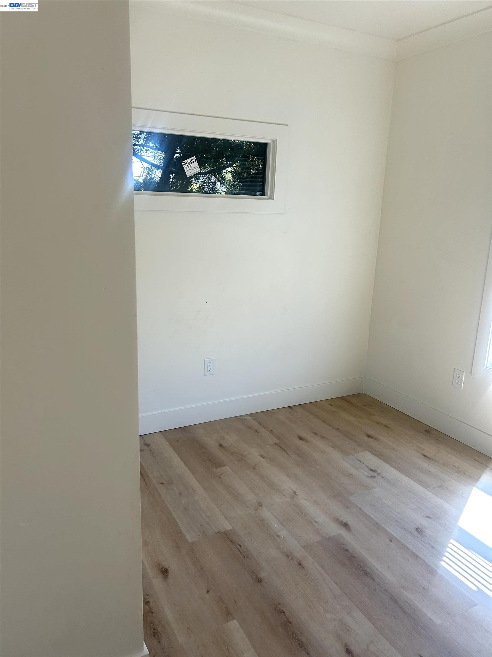 Detail Gallery Image 6 of 12 For 528 41st St, Oakland,  CA 94609 - – Beds | – Baths
