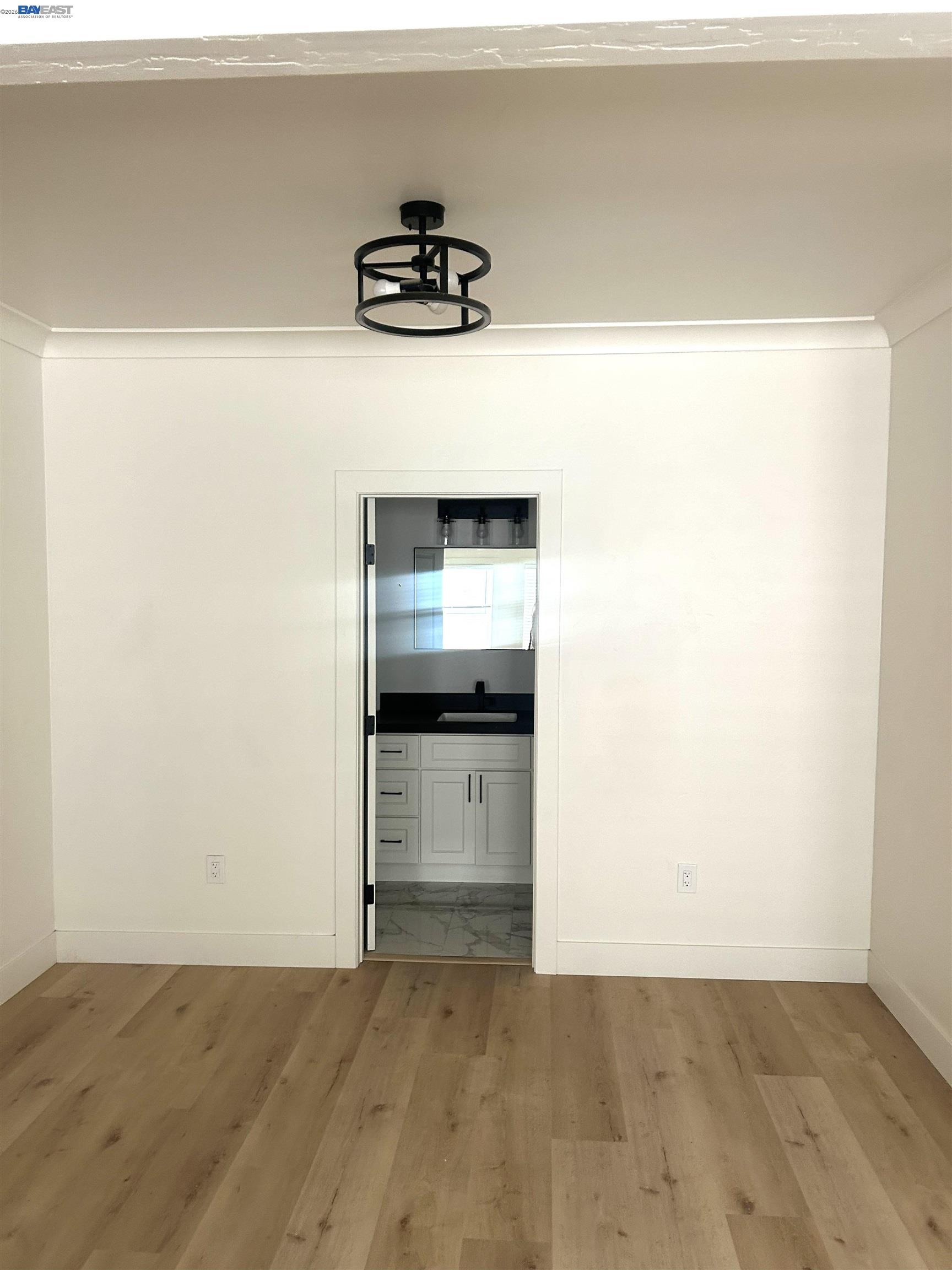 Detail Gallery Image 8 of 12 For 528 41st St, Oakland,  CA 94609 - – Beds | – Baths