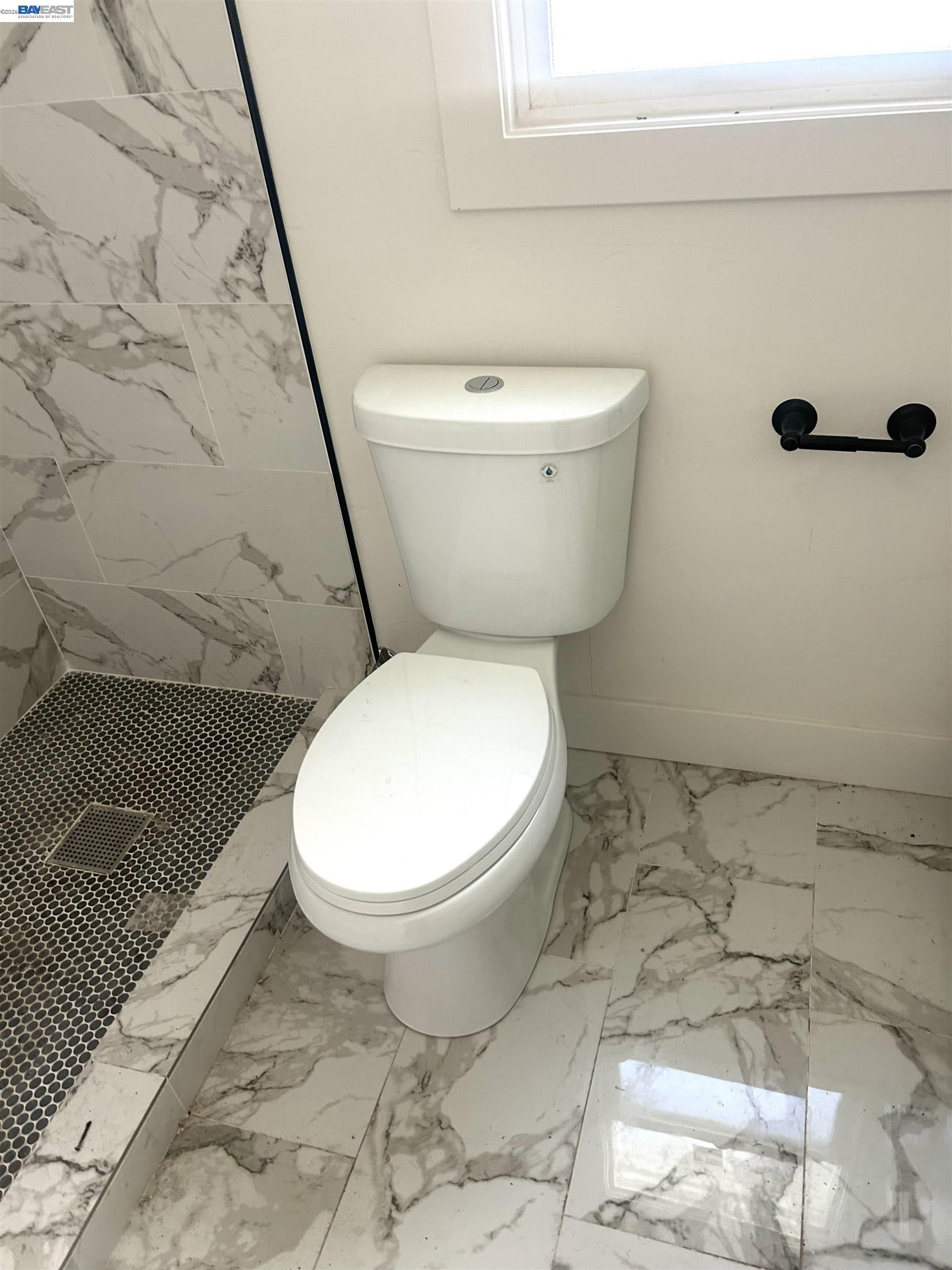 Detail Gallery Image 9 of 12 For 528 41st St, Oakland,  CA 94609 - – Beds | – Baths