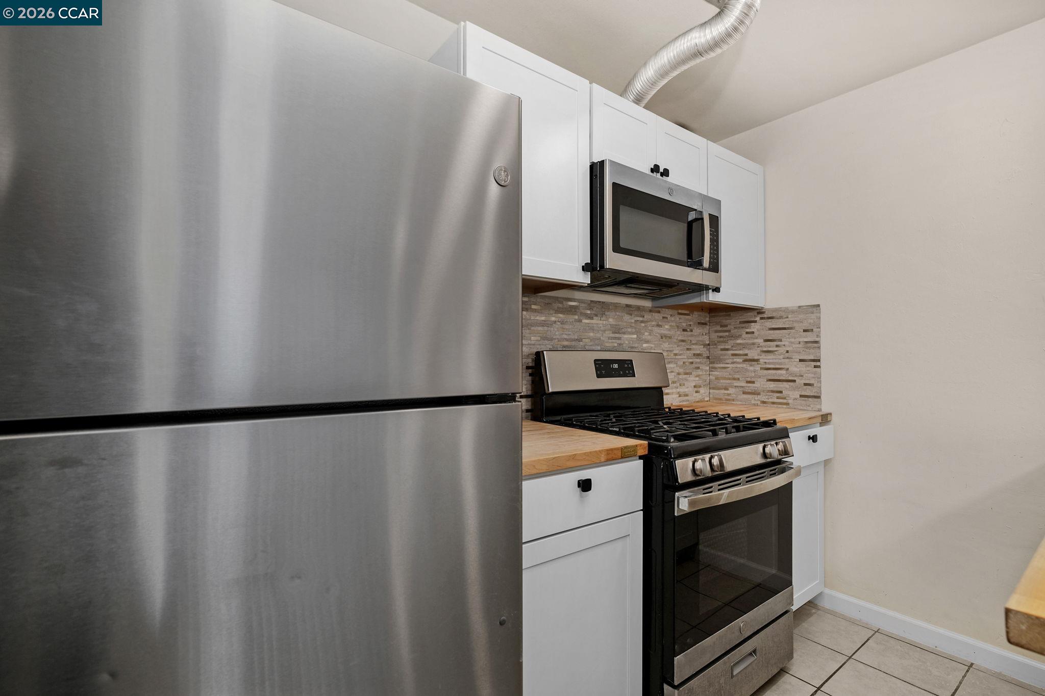 Detail Gallery Image 4 of 10 For 1926 Alcatraz Ave #6,  Berkeley,  CA 94703 - 1 Beds | 1 Baths