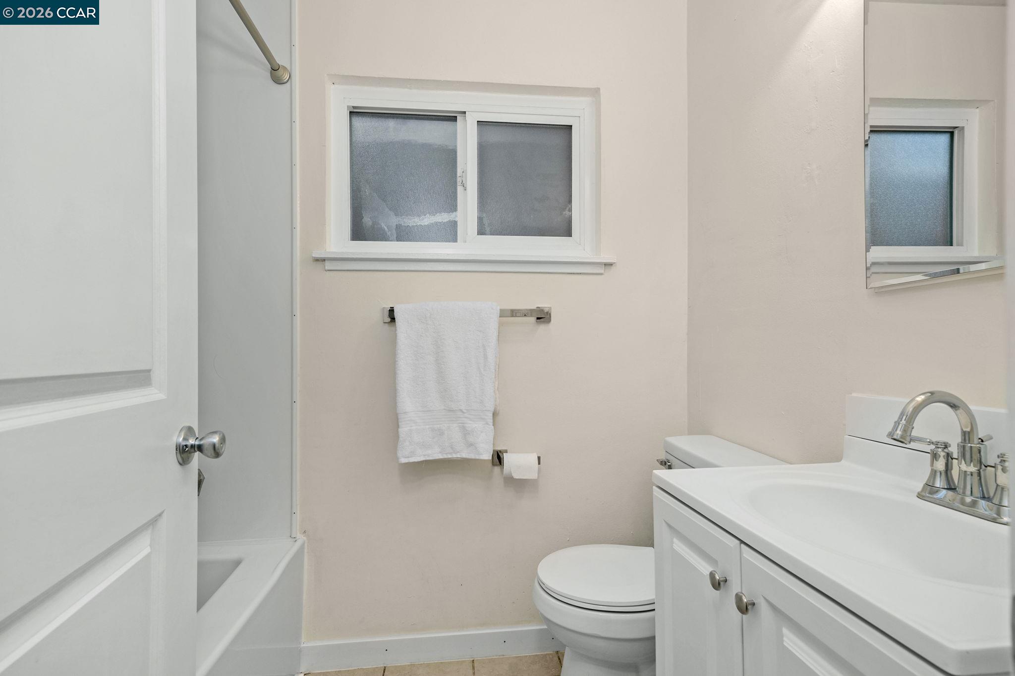 Detail Gallery Image 9 of 10 For 1926 Alcatraz Ave #6,  Berkeley,  CA 94703 - 1 Beds | 1 Baths