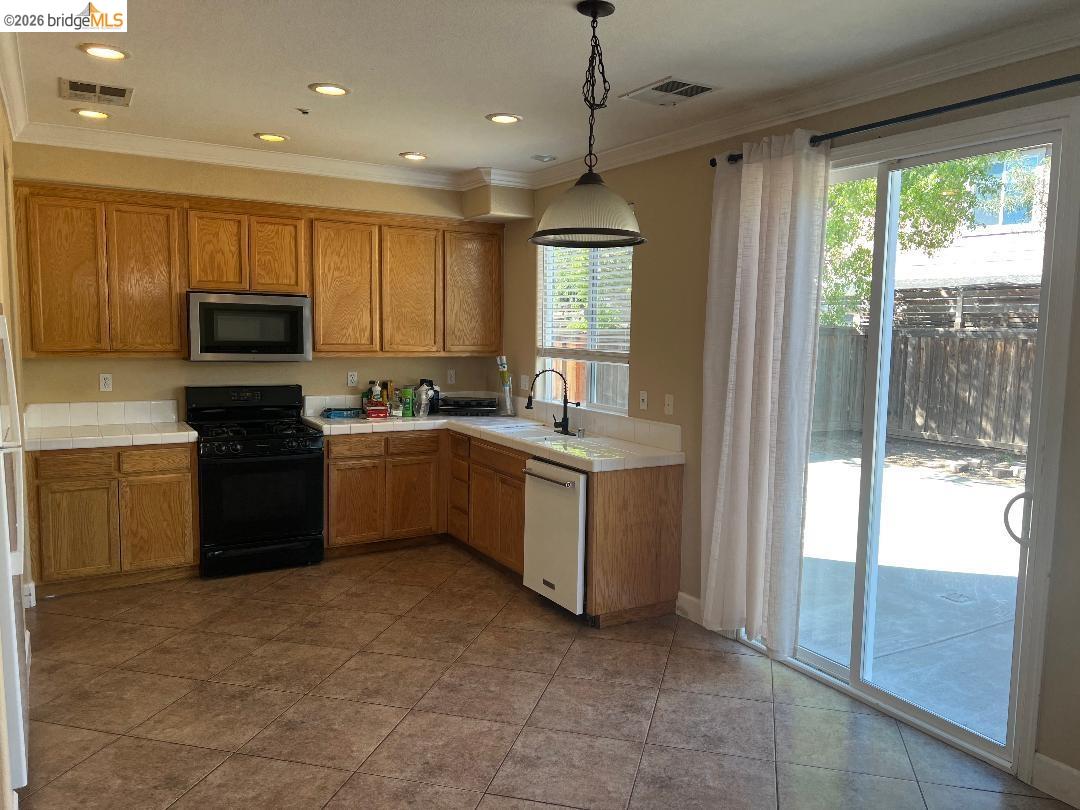 Detail Gallery Image 4 of 14 For 193 Kayla Pl, Brentwood,  CA 94513 - 4 Beds | 3 Baths