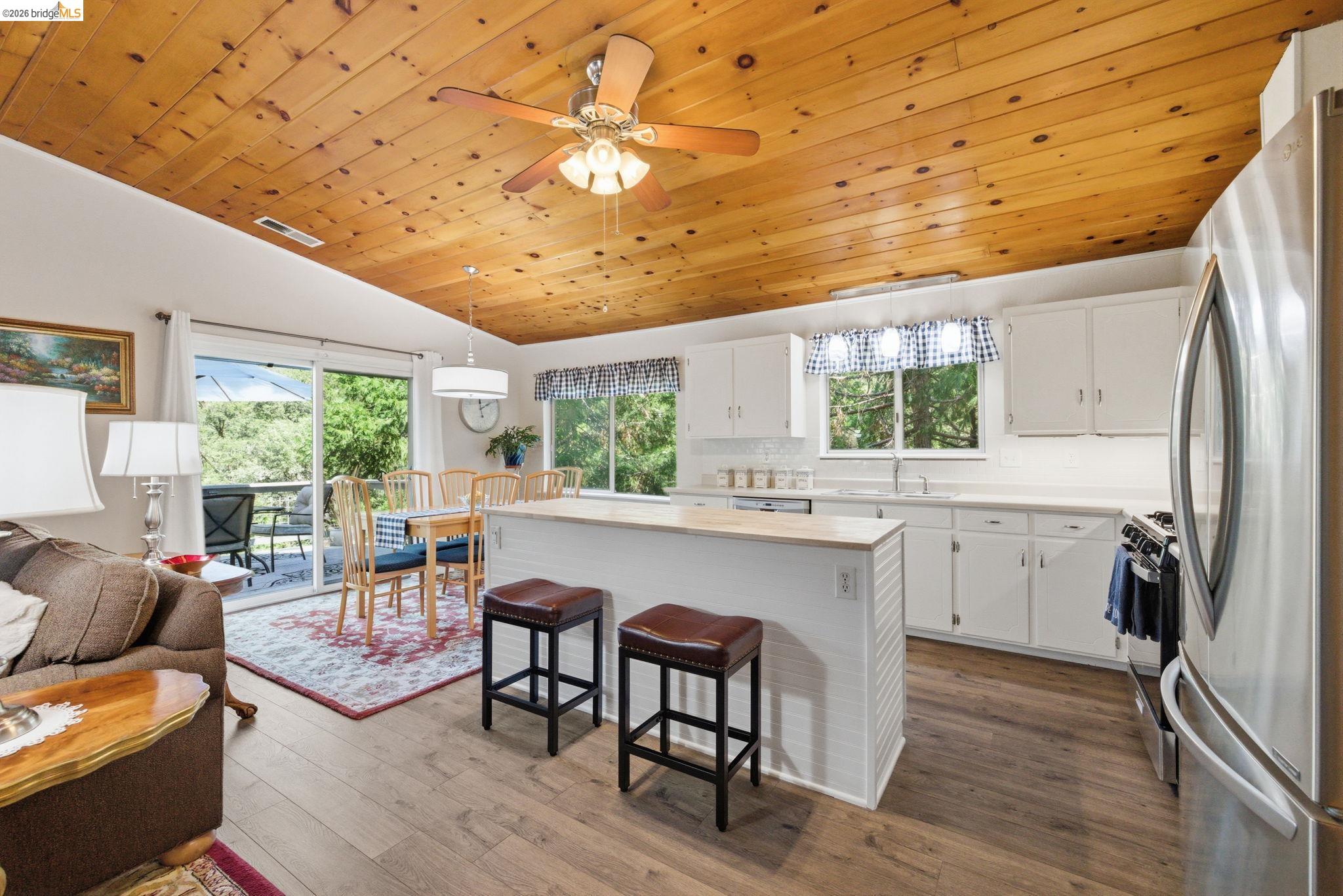 Detail Gallery Image 2 of 47 For 21570 Eel River Dr, Sonora,  CA 95370 - 4 Beds | 3 Baths